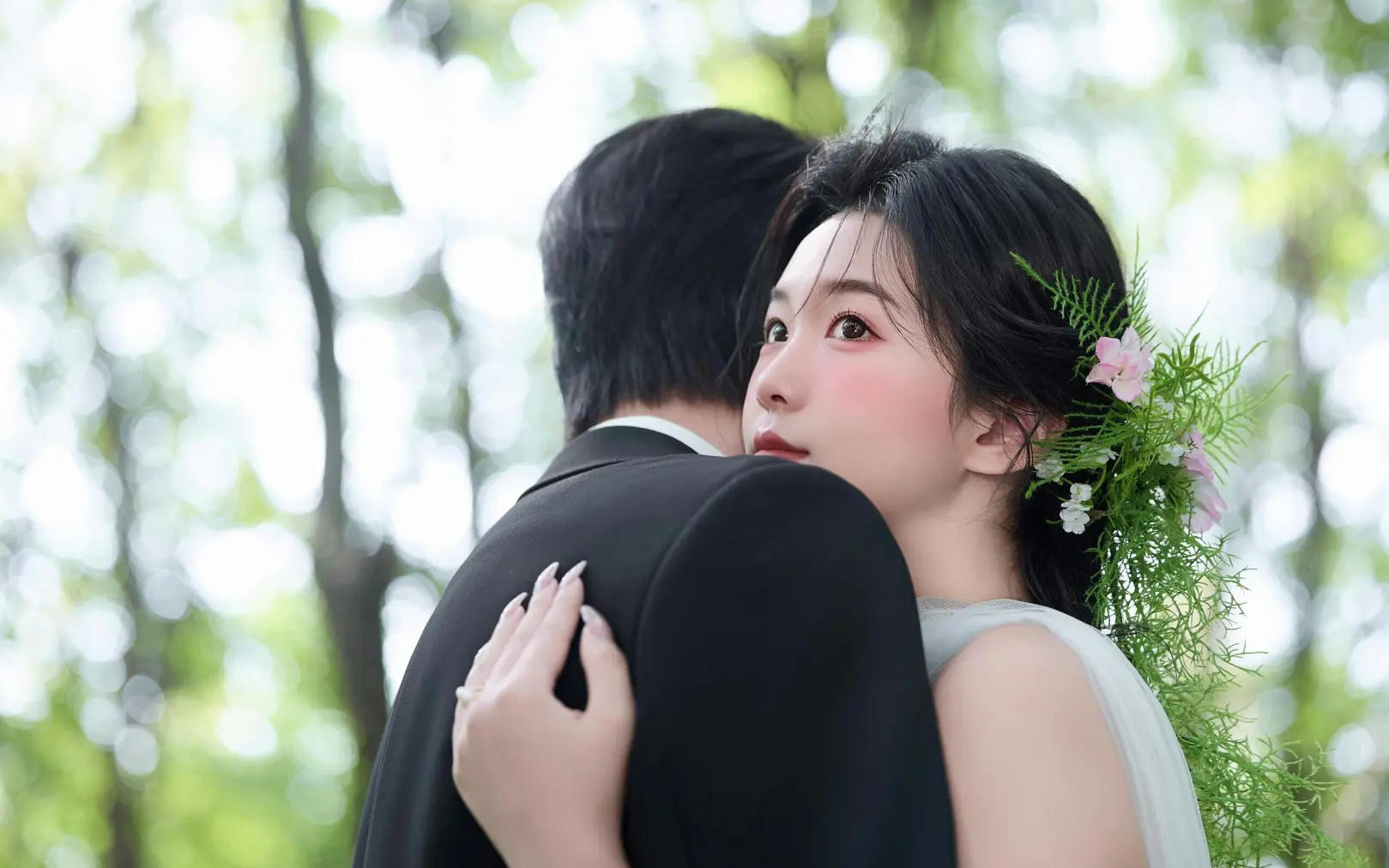 逃进森林深呼吸|婚纱照是青草味的！