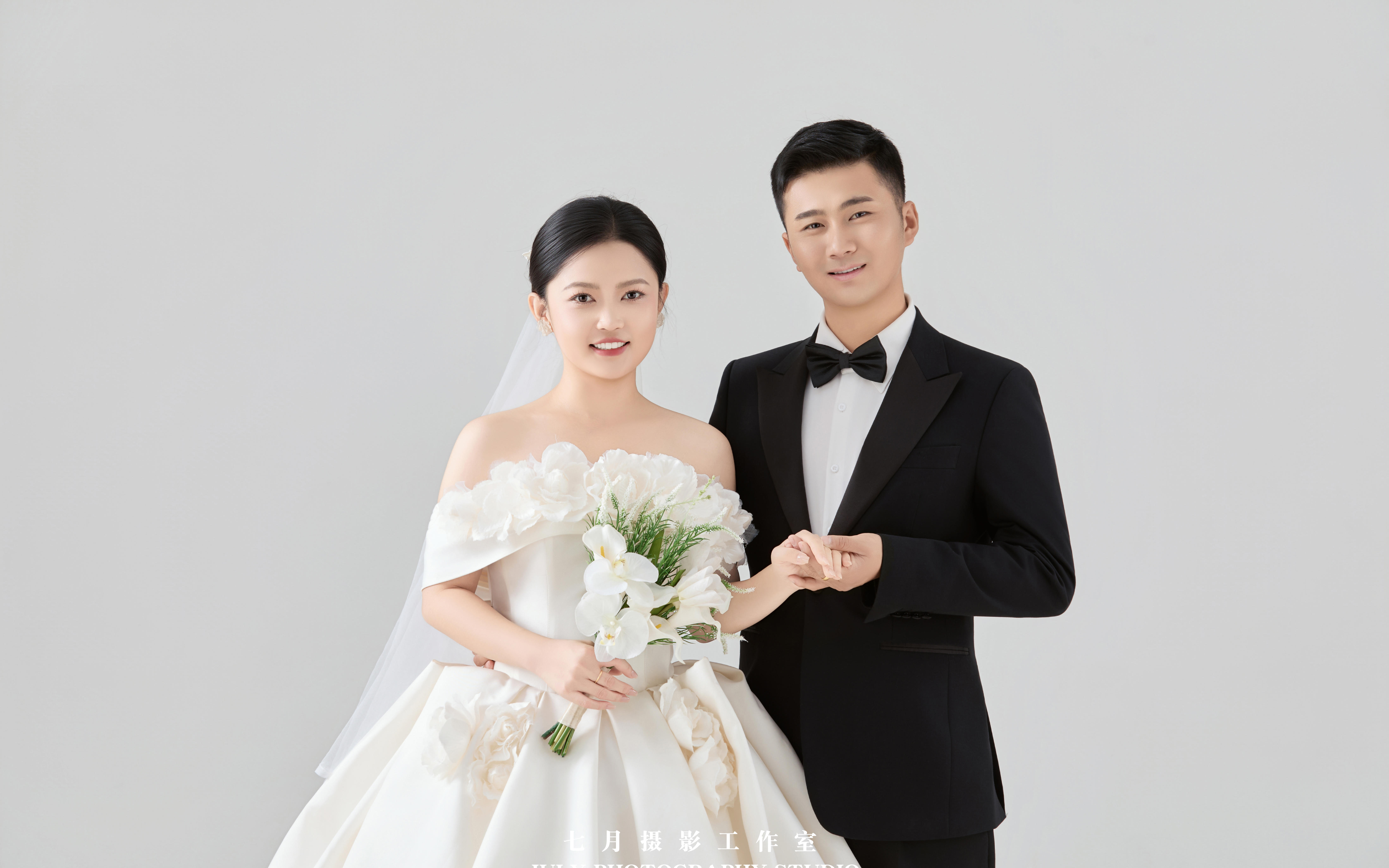 极简就是经典❣️室内主纱婚纱照这样拍好甜！