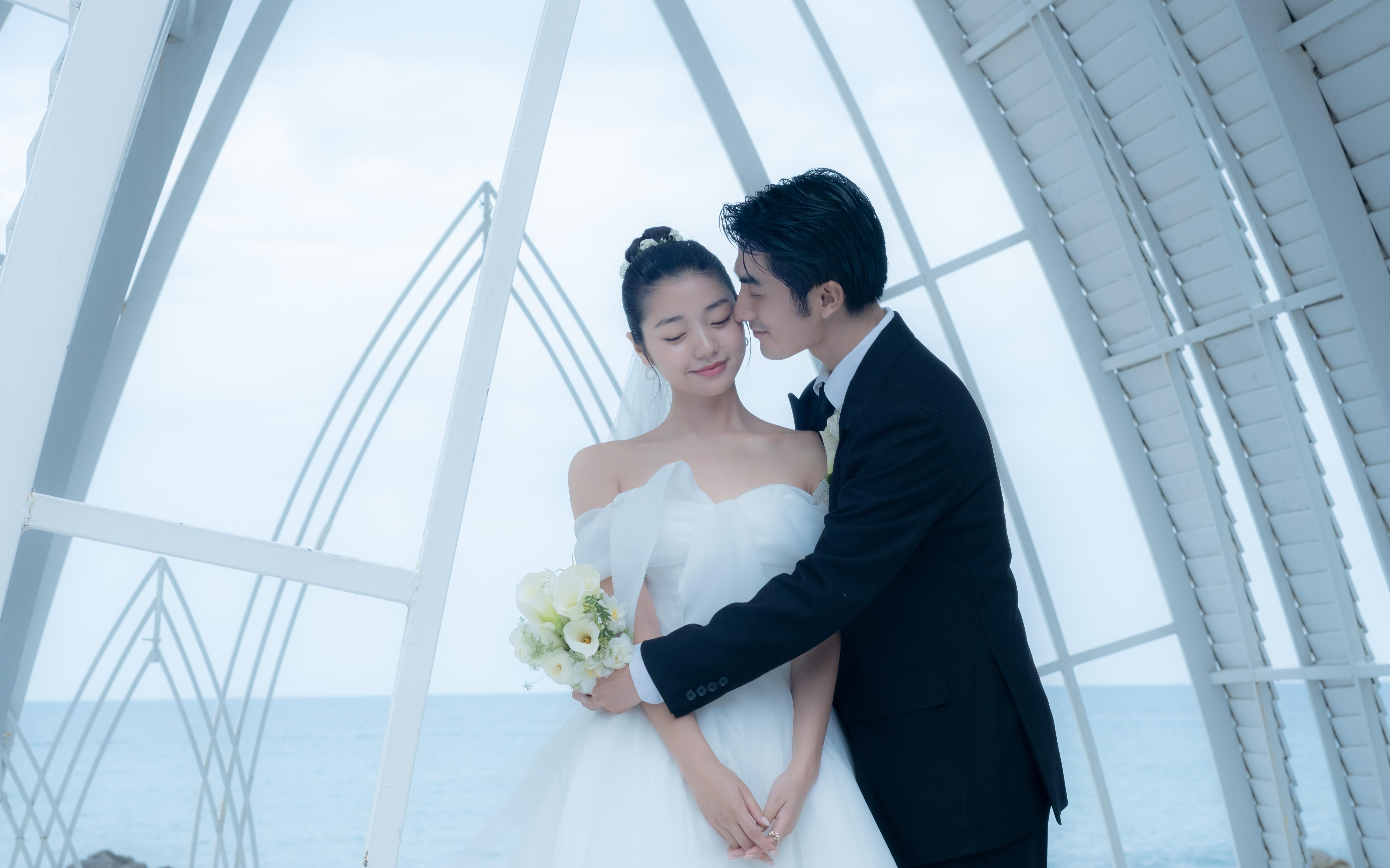 把天涯海角的浪漫裝進(jìn)畫(huà)面里#教堂儀式感婚紗照#