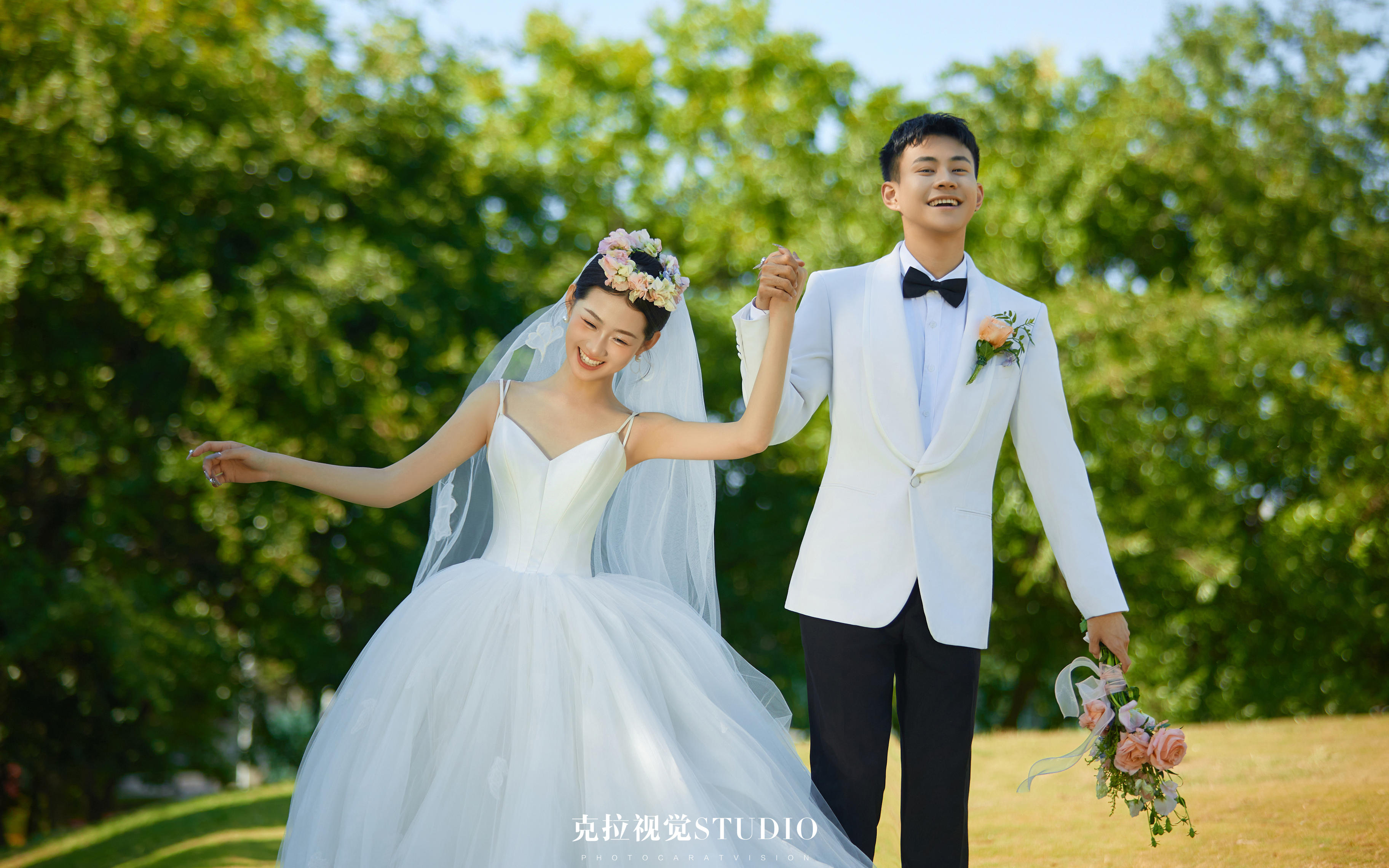 电影里的草坪婚纱照真的被我拍到啦❗