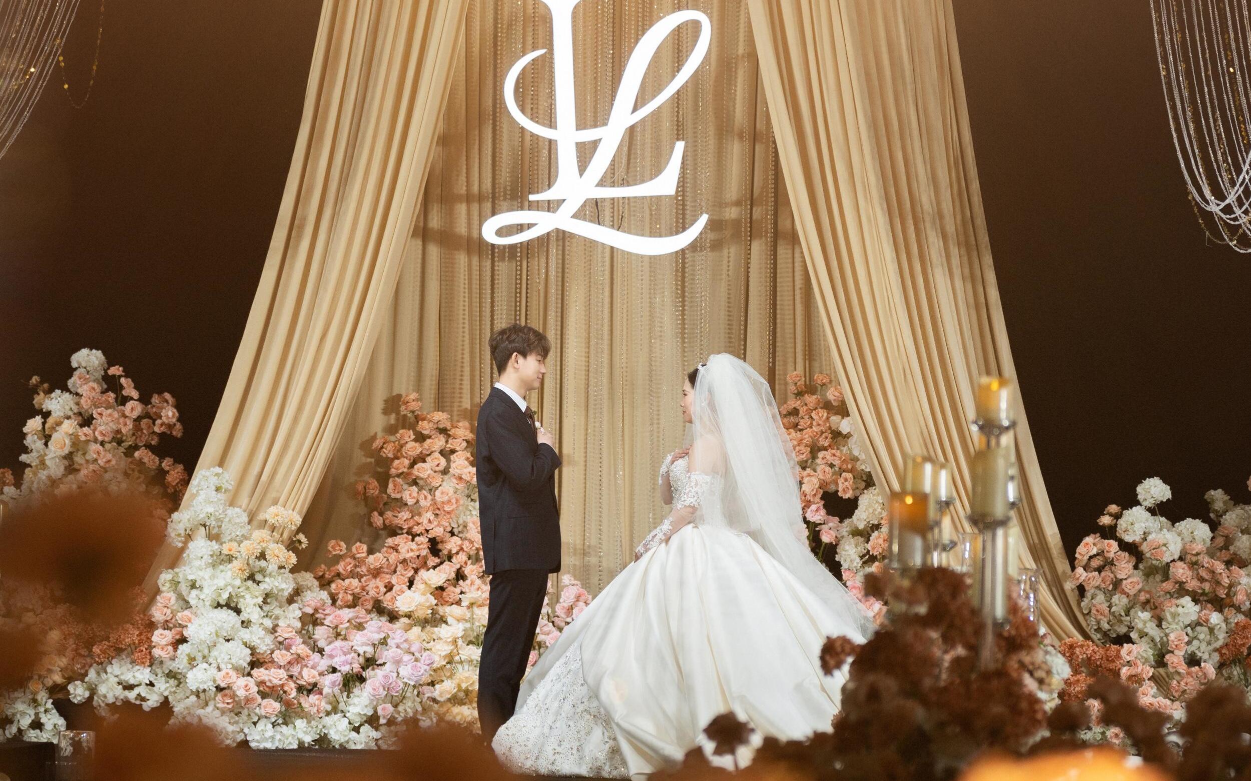 光影流转的水晶主题婚礼