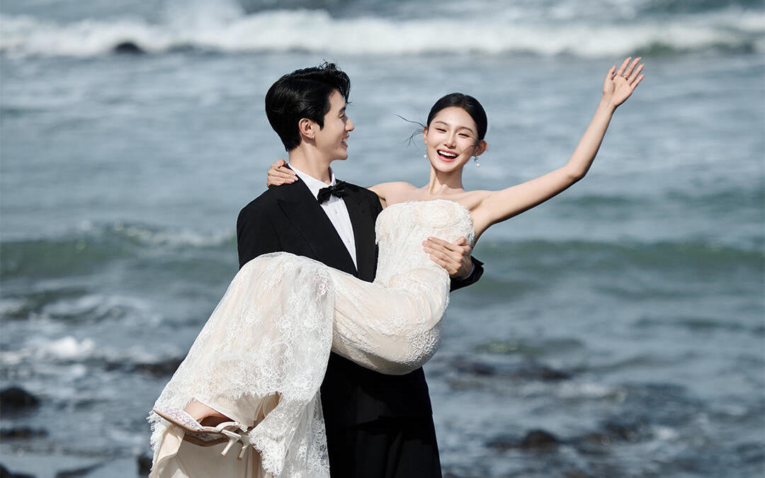 【誰能拒絕這套海景礁石婚紗照】