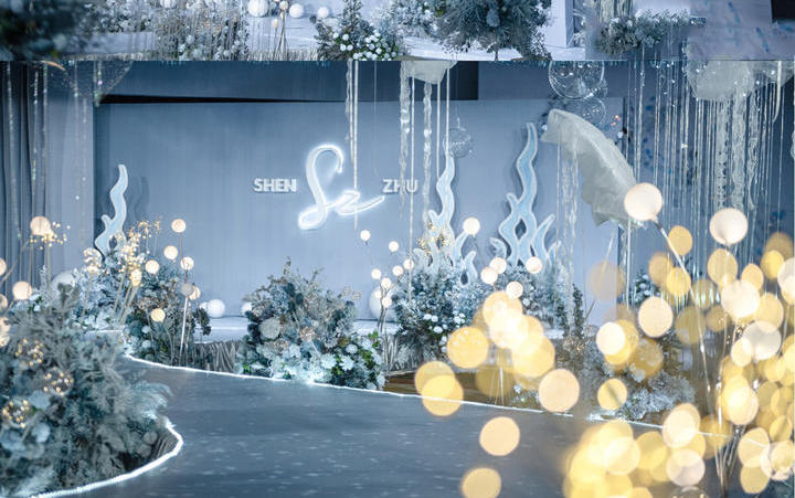 蓝色全场吊顶西式浪漫布置