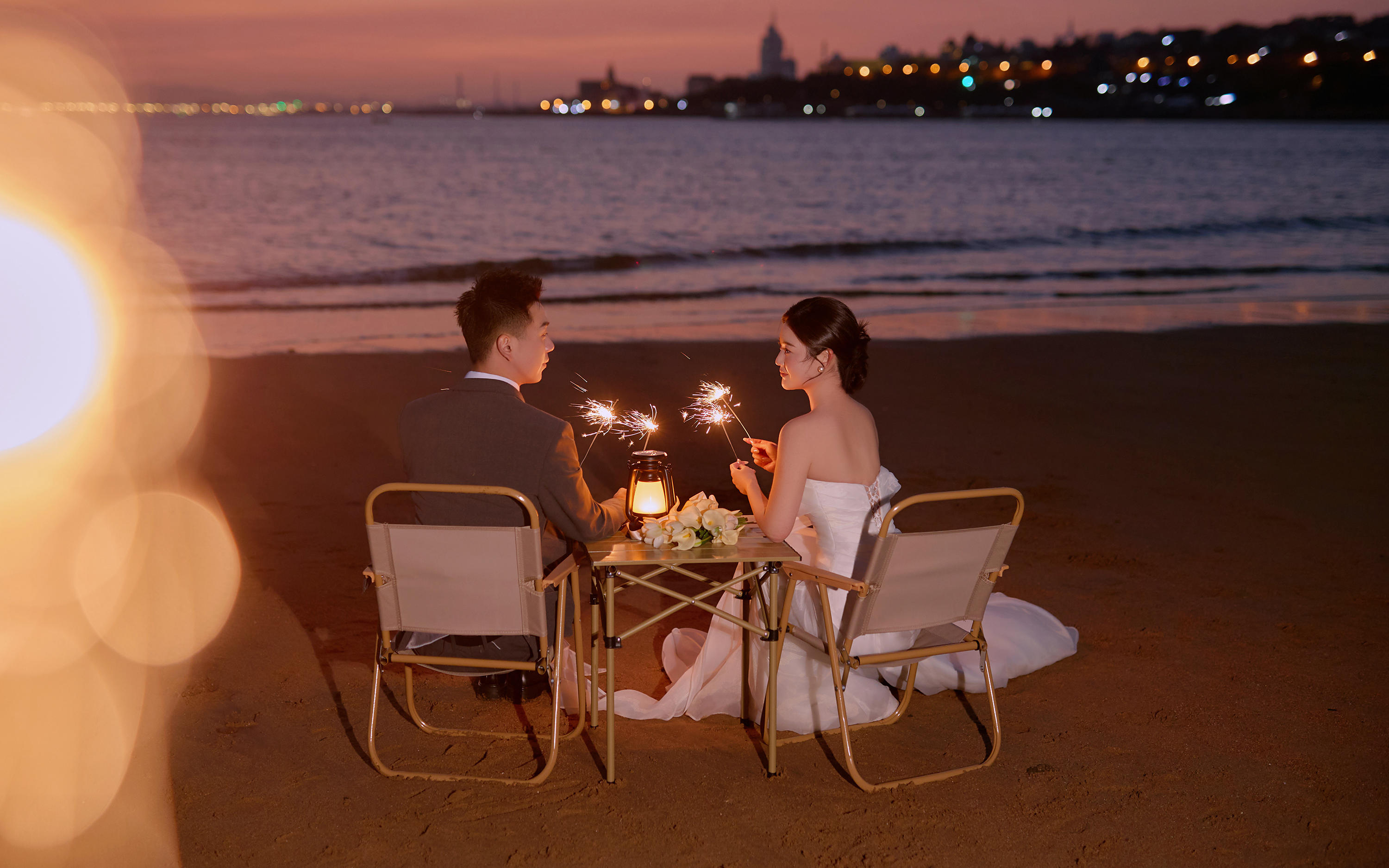 暮色下的浪漫與心動?氛圍感海邊夜景婚紗照~