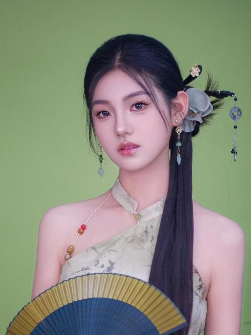 新中式清冷感妆造