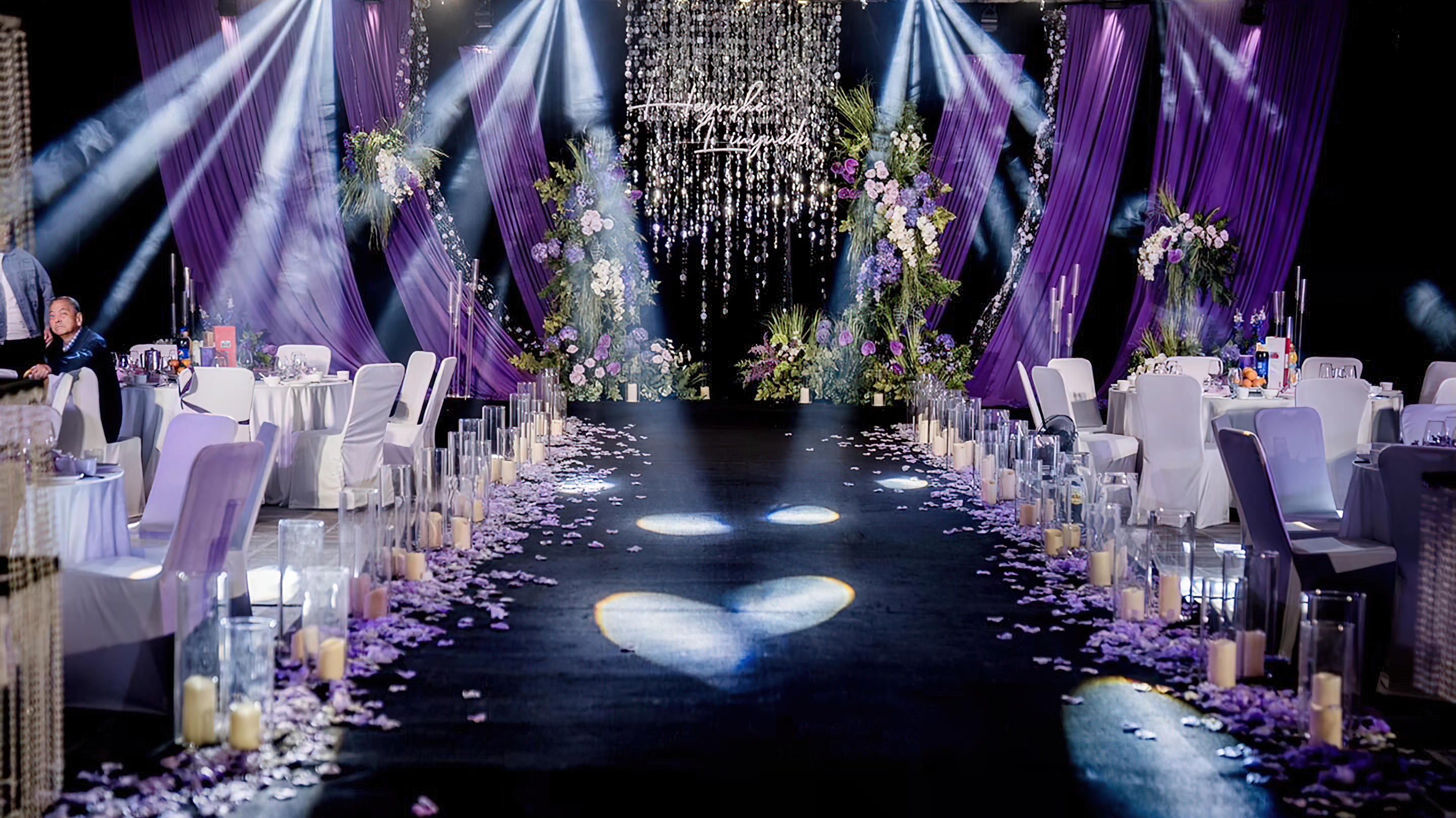 流光織幔，點(diǎn)閃耀動(dòng)夜色韻律