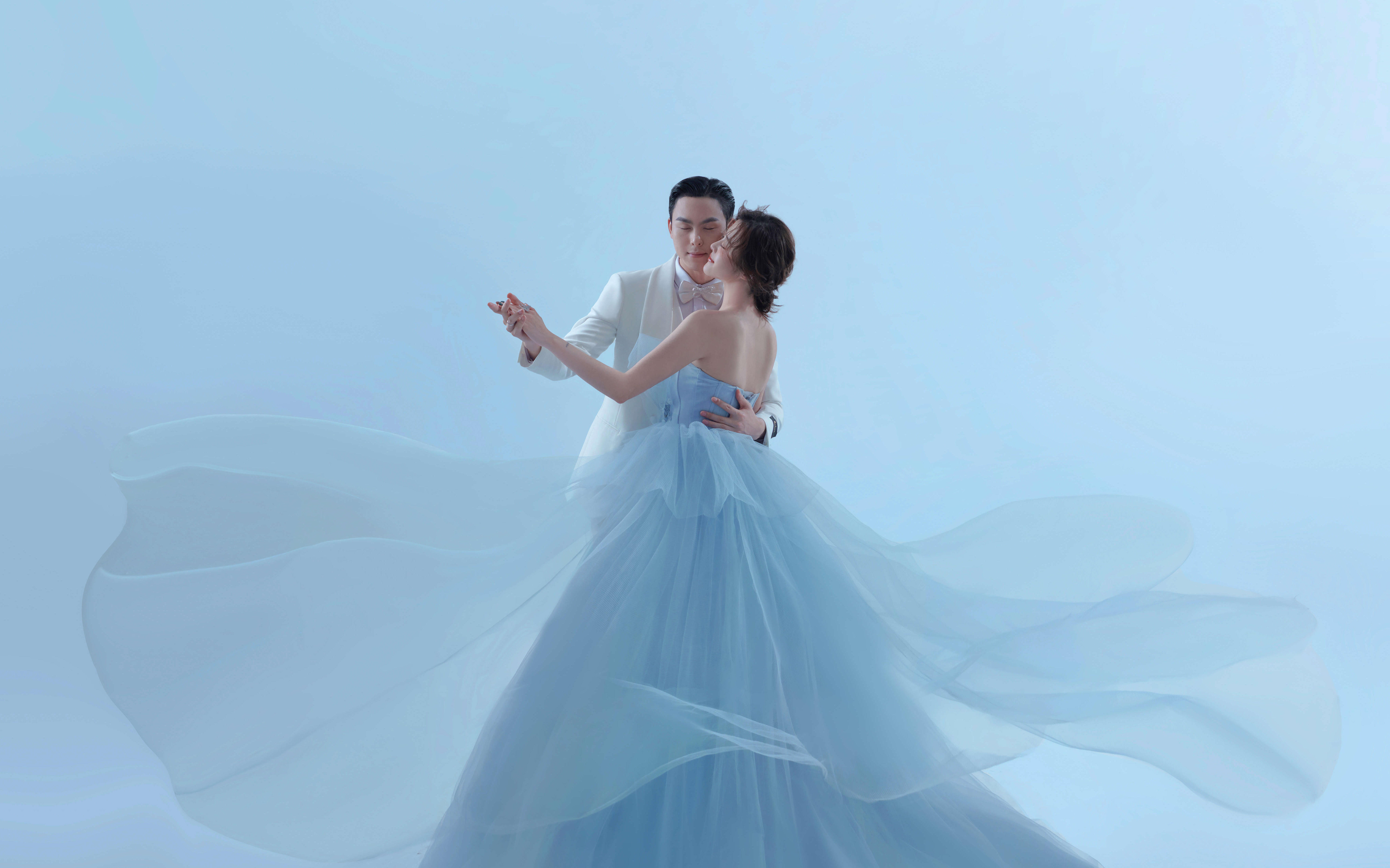 吹爆这组蓝灰色调婚纱照，简直不要太美了