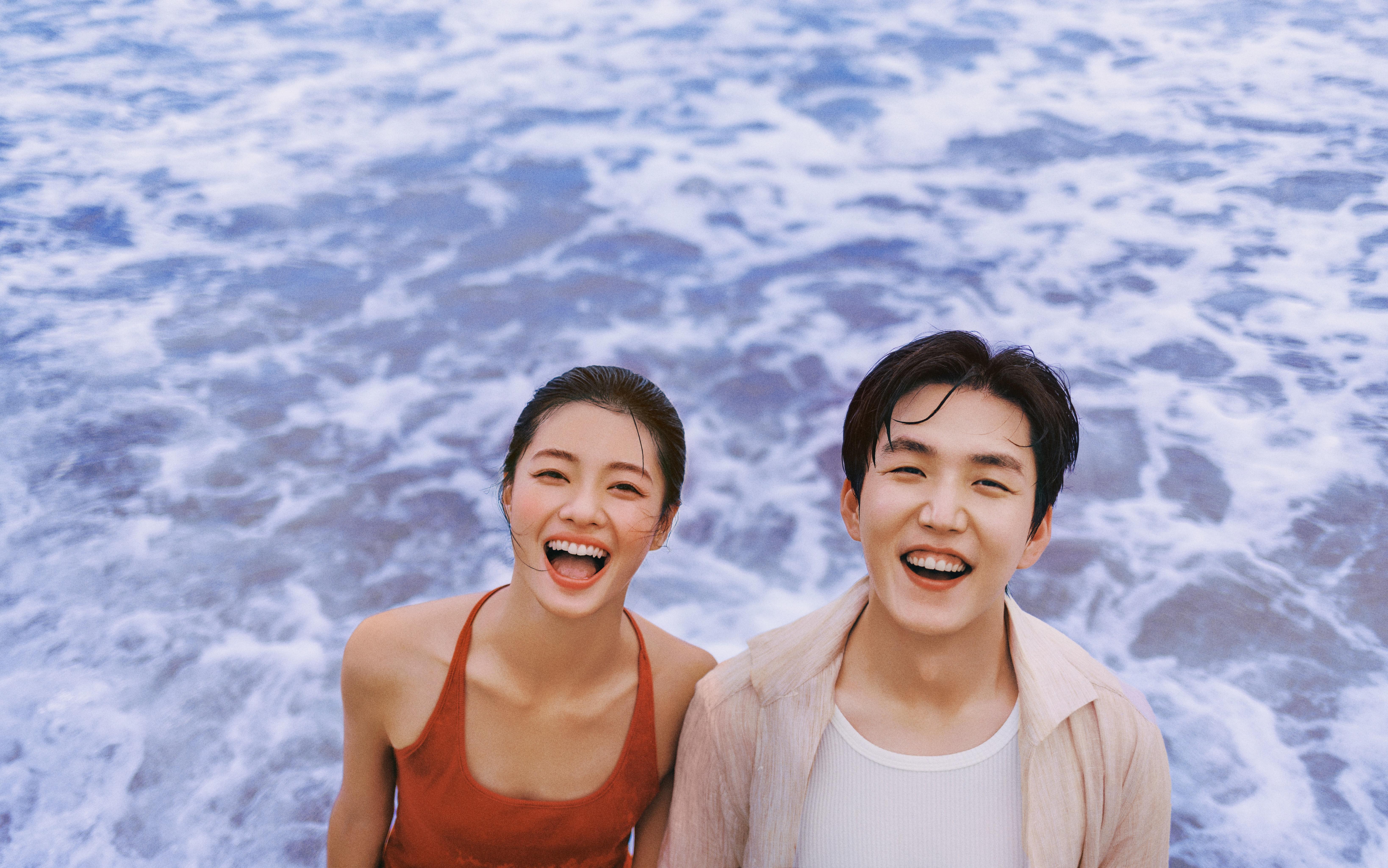 把便装婚纱照拍成了电影画面啦~