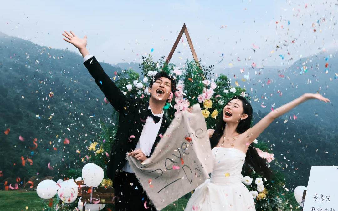 去有風(fēng)的地方??山頂婚紗照氛圍感直接拿捏