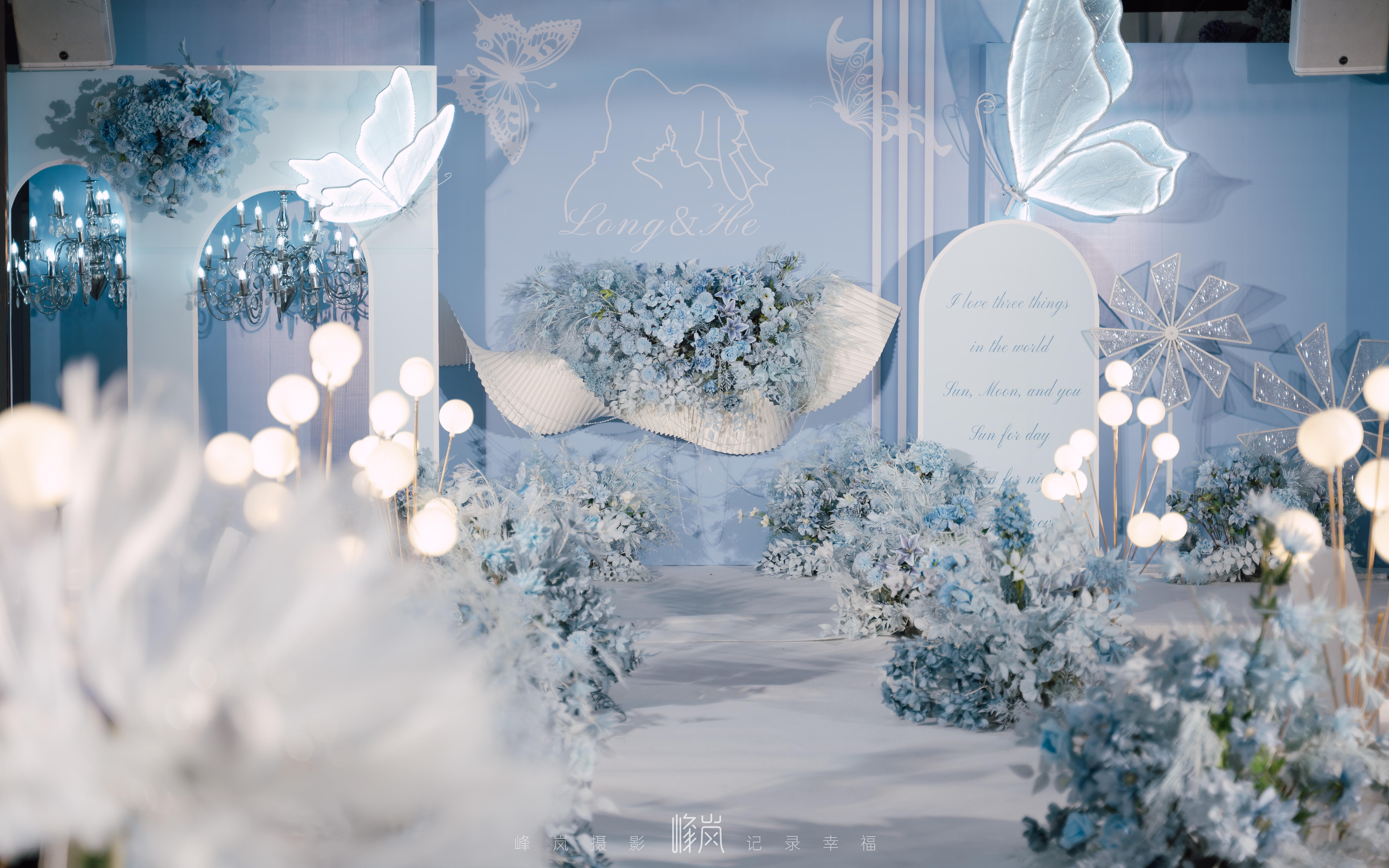 上禧婚礼：蓝白花艺，轻盈悦目