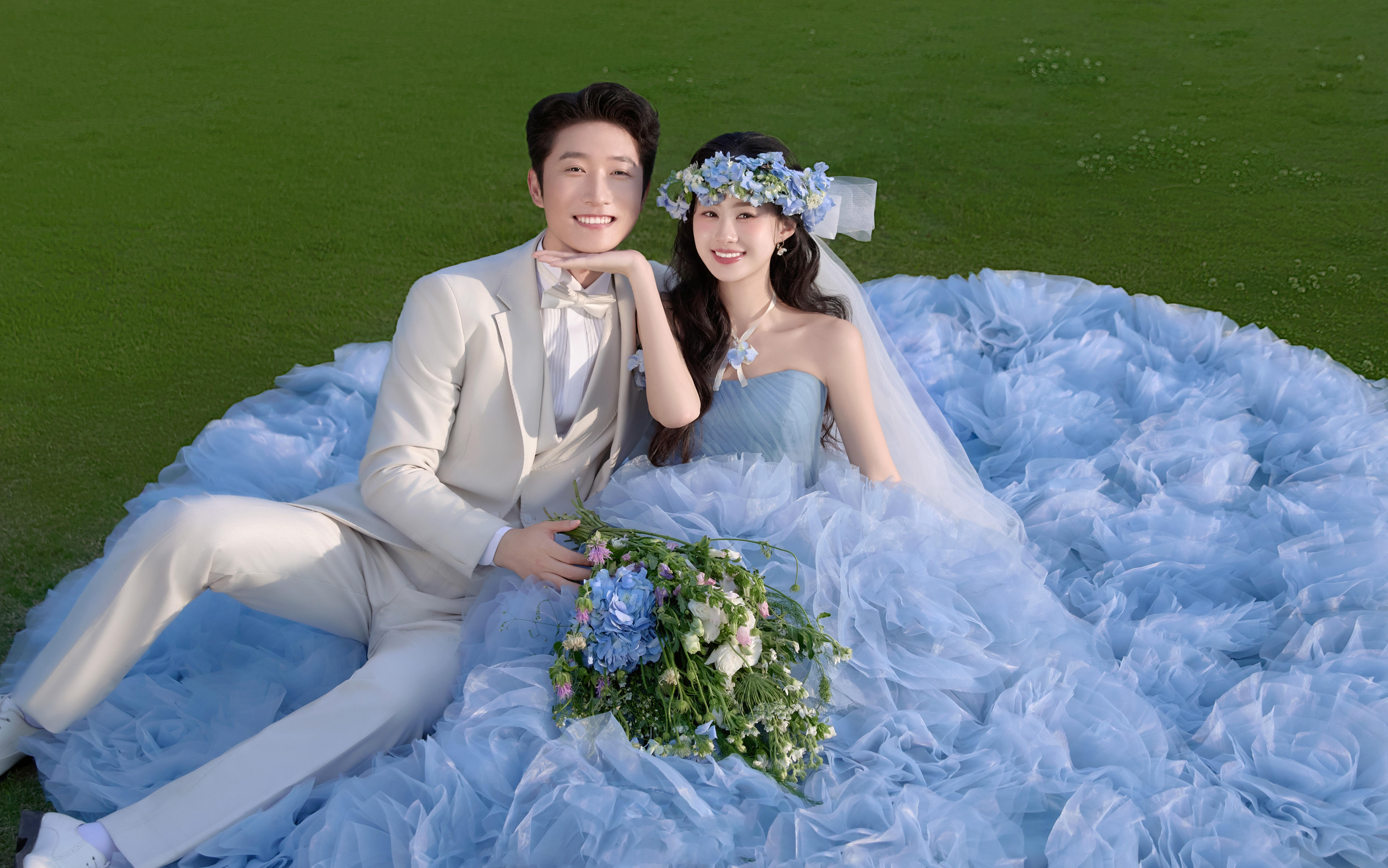【施华洛摄影】一抹梦幻的冰蓝色公主裙👗草坪婚纱