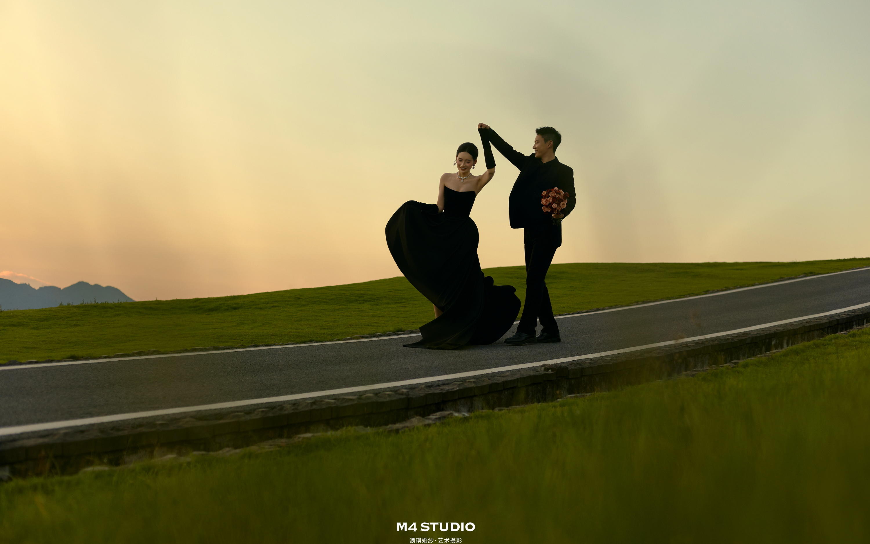 夕阳黑纱婚纱照