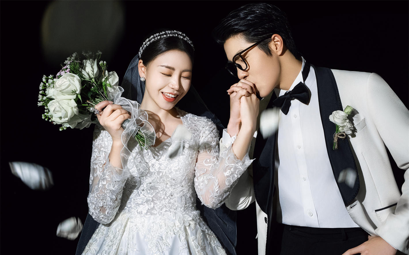 小众氛围互动感婚纱照