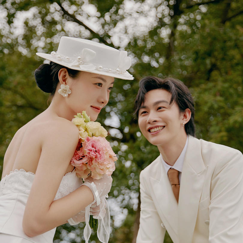 被夸爆的法式浪漫草坪婚纱照，美成画报啦