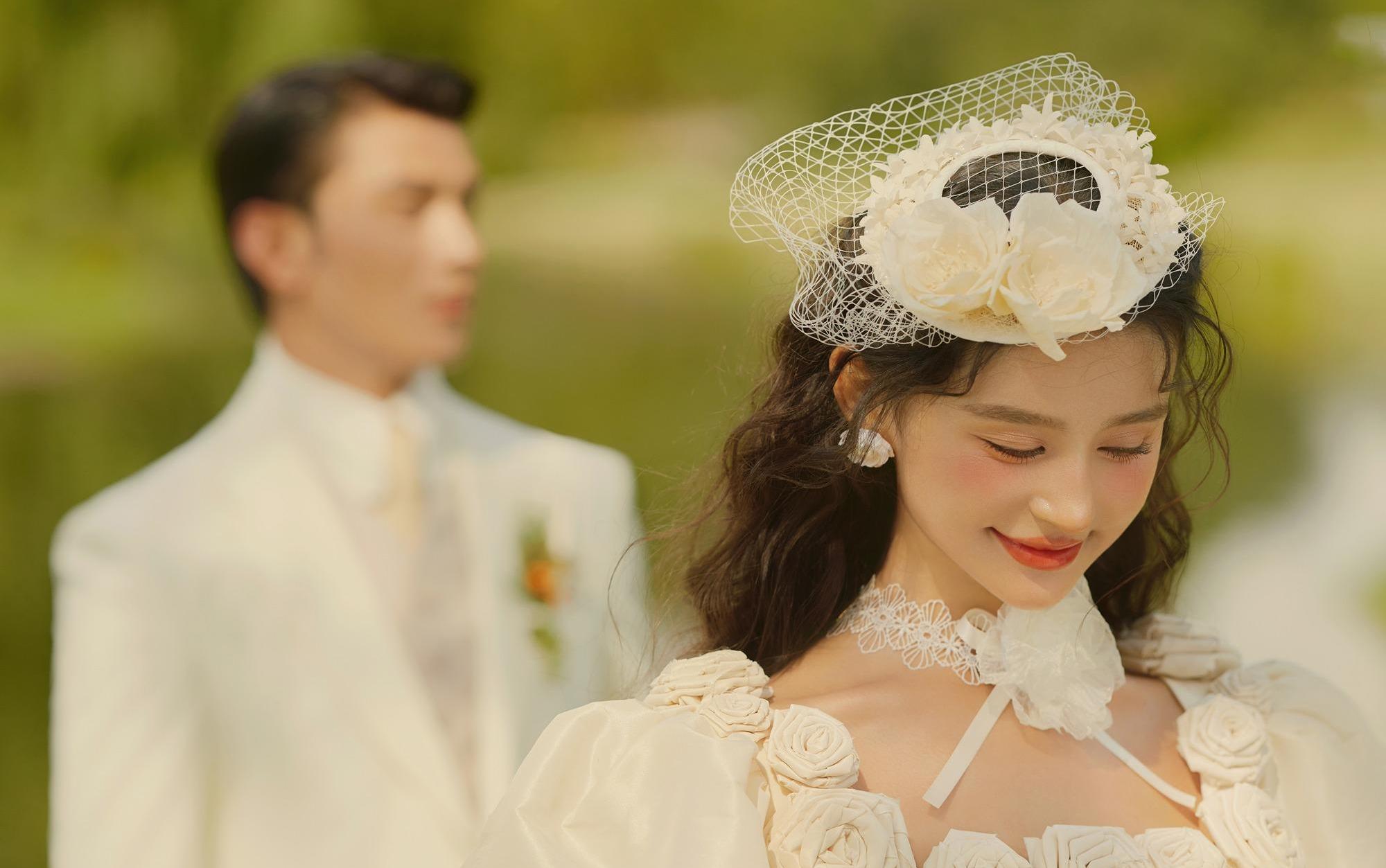 法式復(fù)古文藝風(fēng)婚紗照