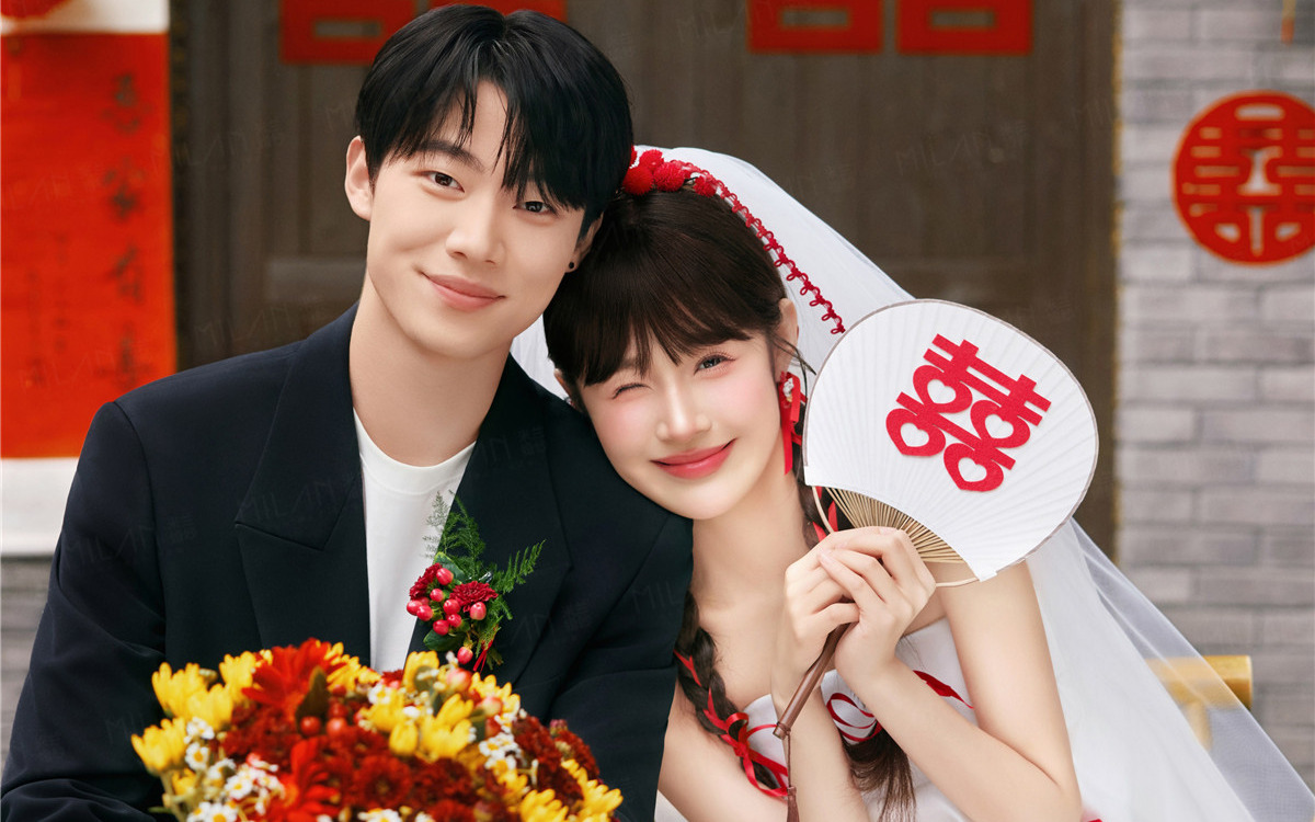 官宣结婚｜红墙下的领证风婚纱照太甜啦