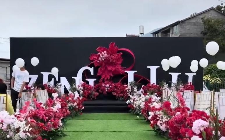 講述一場(chǎng)關(guān)于玫紅色的心動(dòng)。