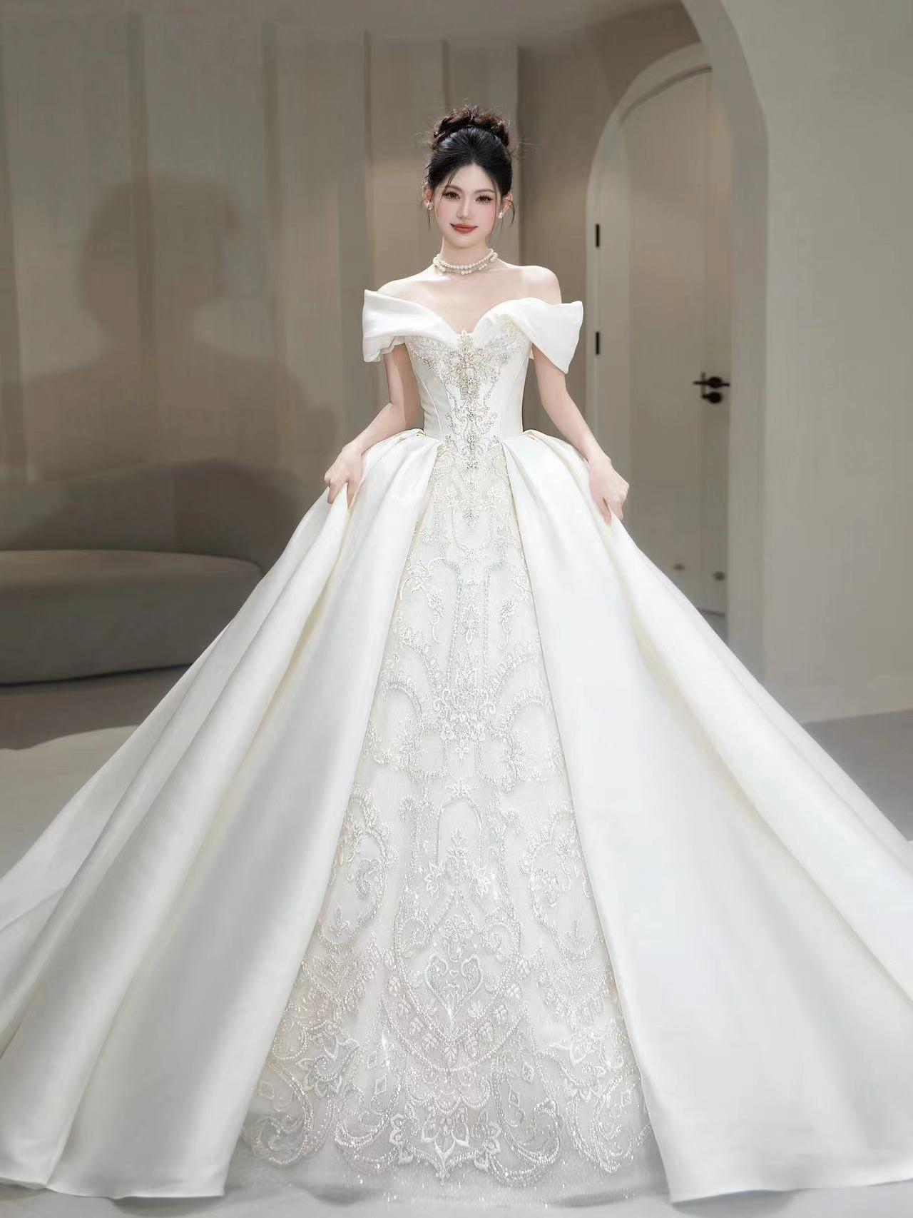 缎面婚纱