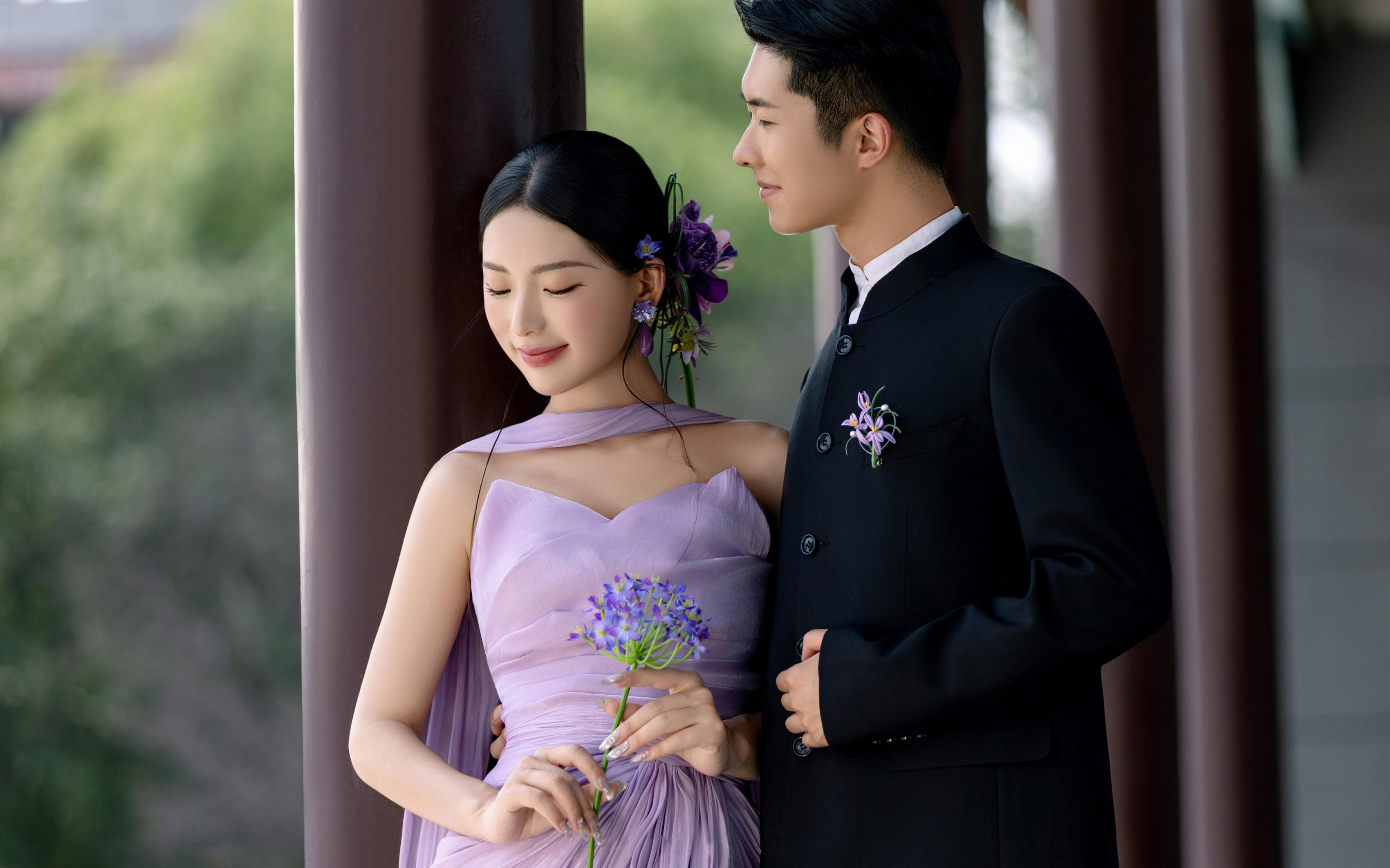 紫裙曳園林，愛意是水墨青磚間的一抹驚鴻