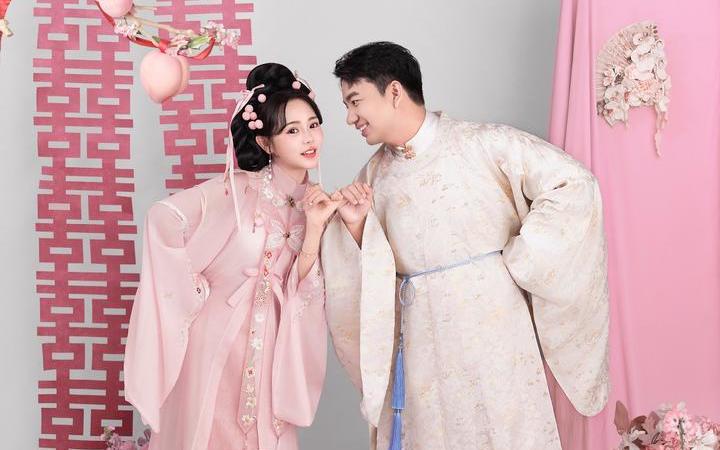 粉色蜜桃汉服婚纱照