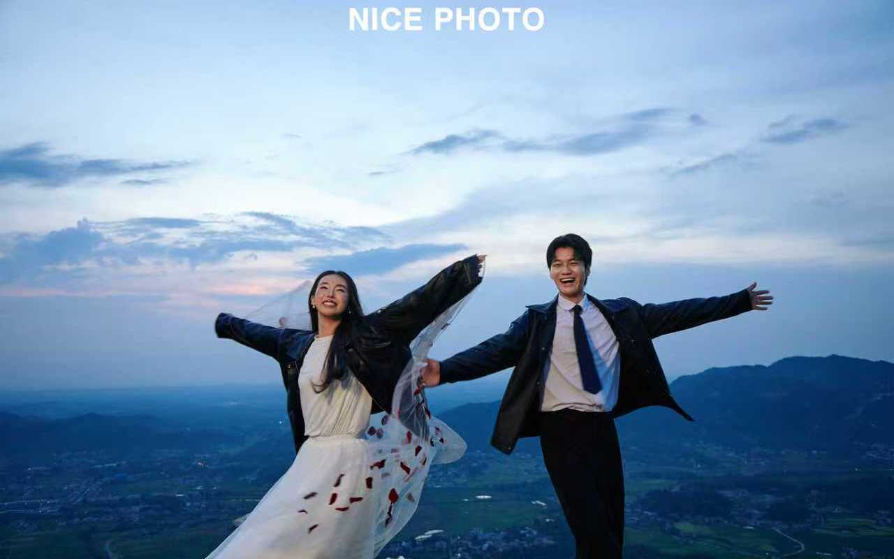 生命力爆棚的山頂草坪??長沙活人感婚紗照 