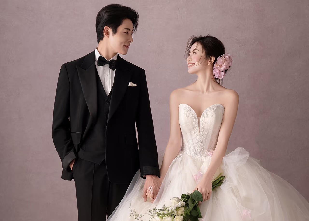 【优格】甜妹本命婚纱照！油画粉底白纱甜进心巴了！