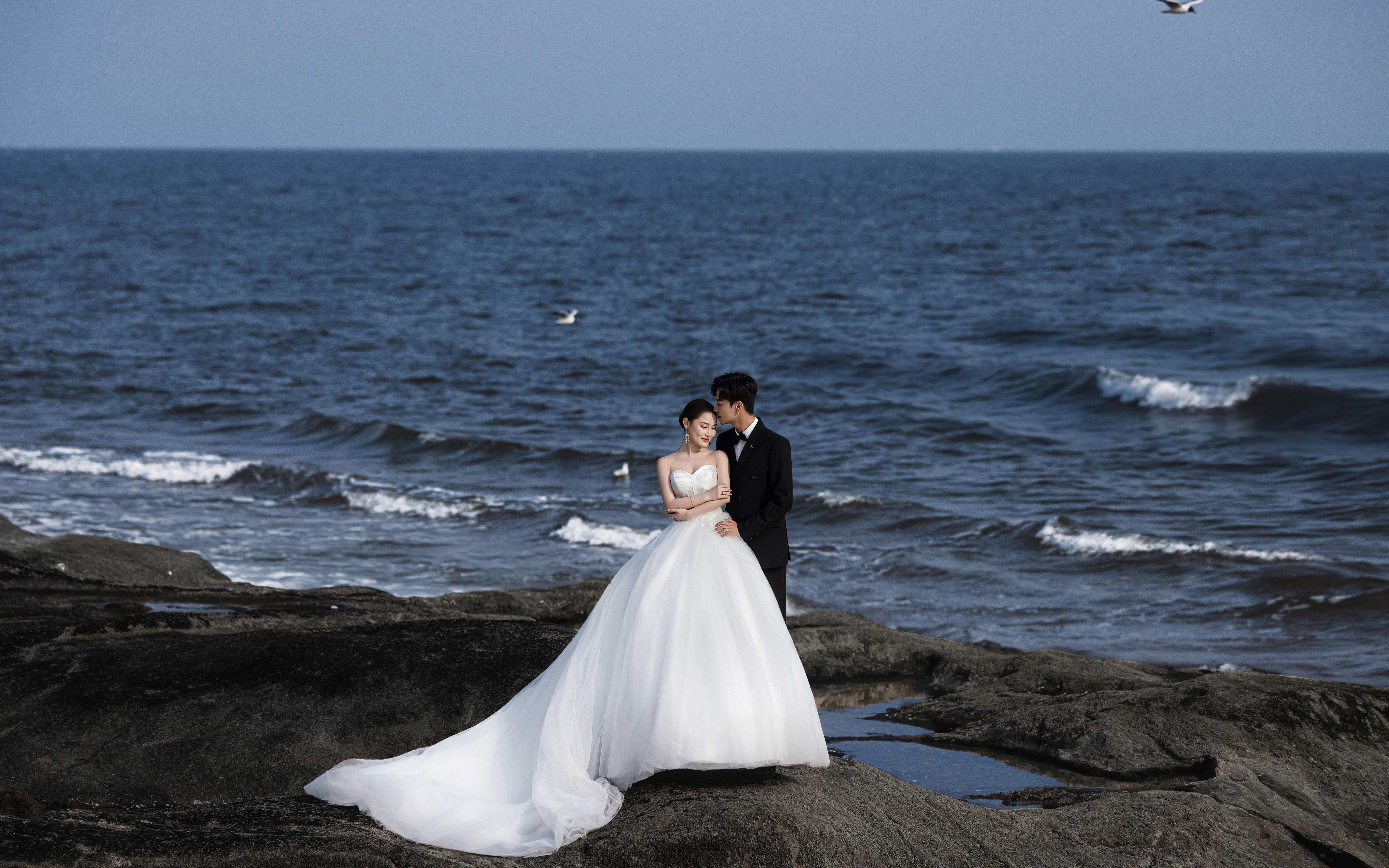 礁石海景婚紗照｜海與愛(ài)都美到挪不開眼