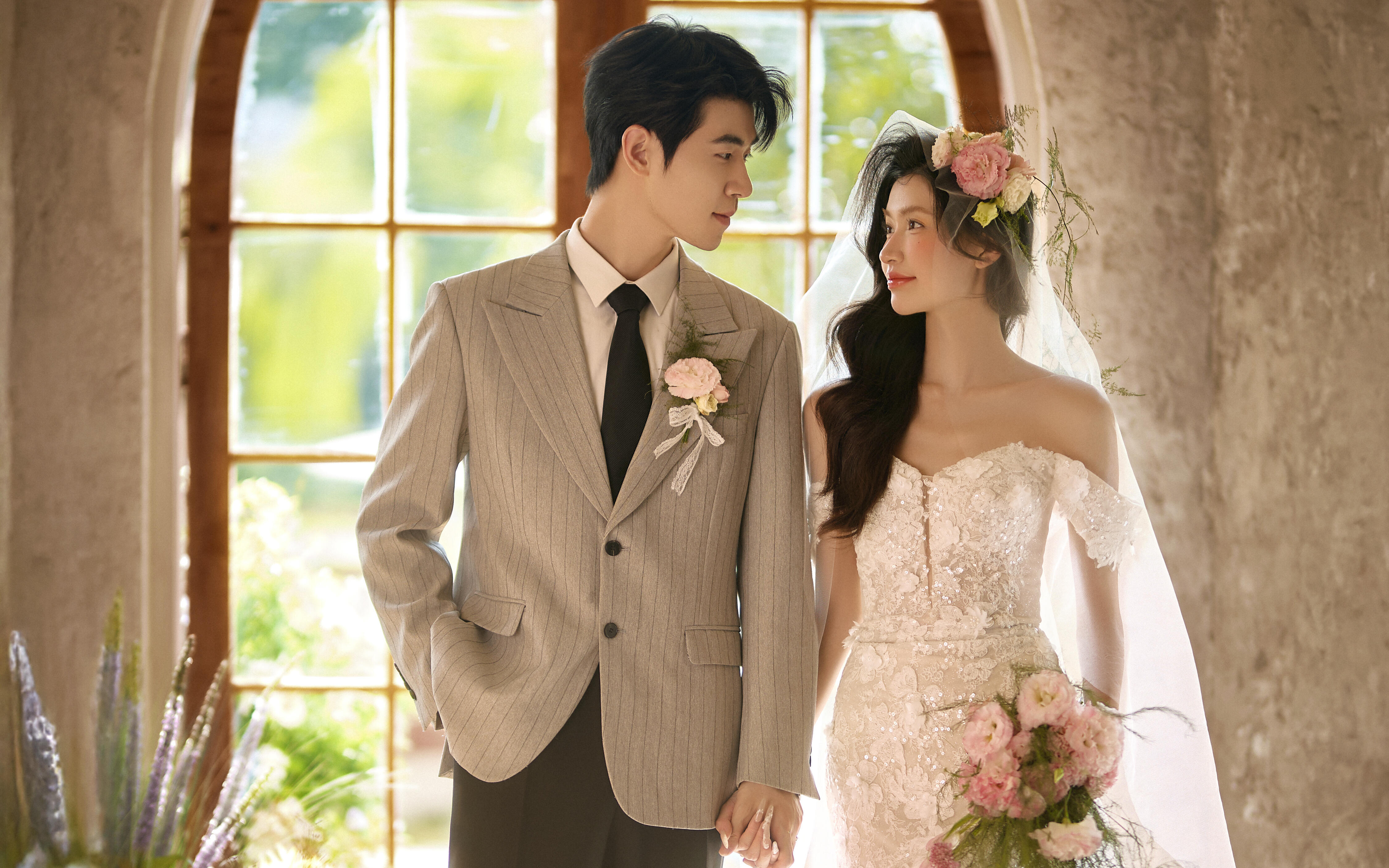 室内小清新花房婚纱照清新阳光室内花房婚纱照