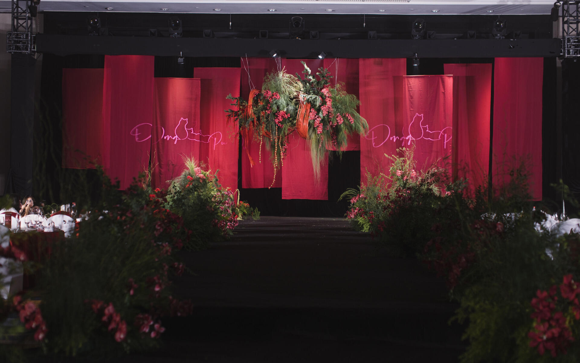 室内红调婚礼，彰显仪式美学