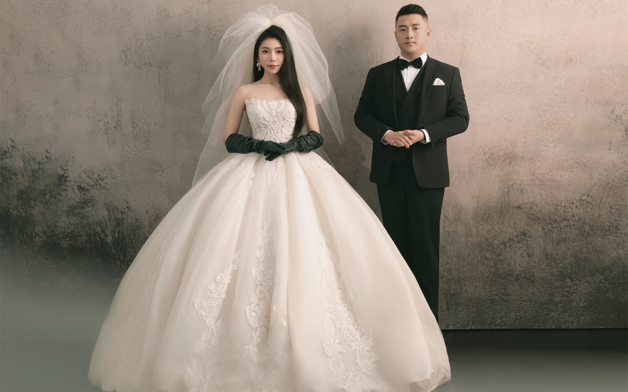 把婚纱照拍成电影，这一帧叫“余生请多指教”