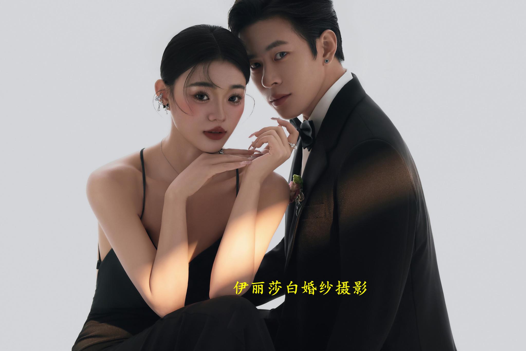 拍婚纱照3888套餐有跟妆+秀和+礼服 