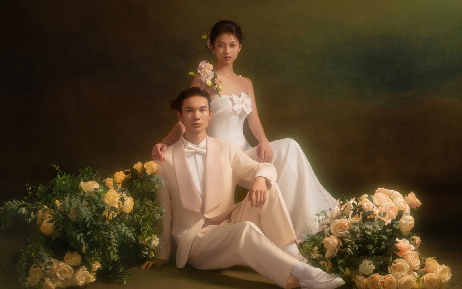 手工打造鮮花美背婚紗照來(lái)咯??太絕啦