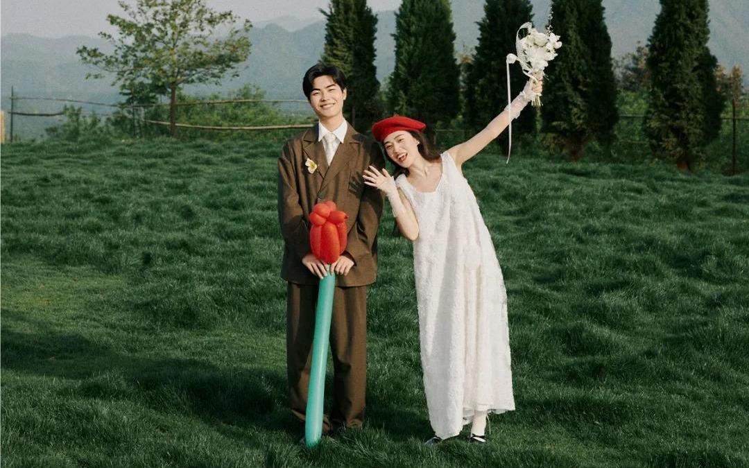 无法拒绝的草坪婚纱照l妥妥的少女感