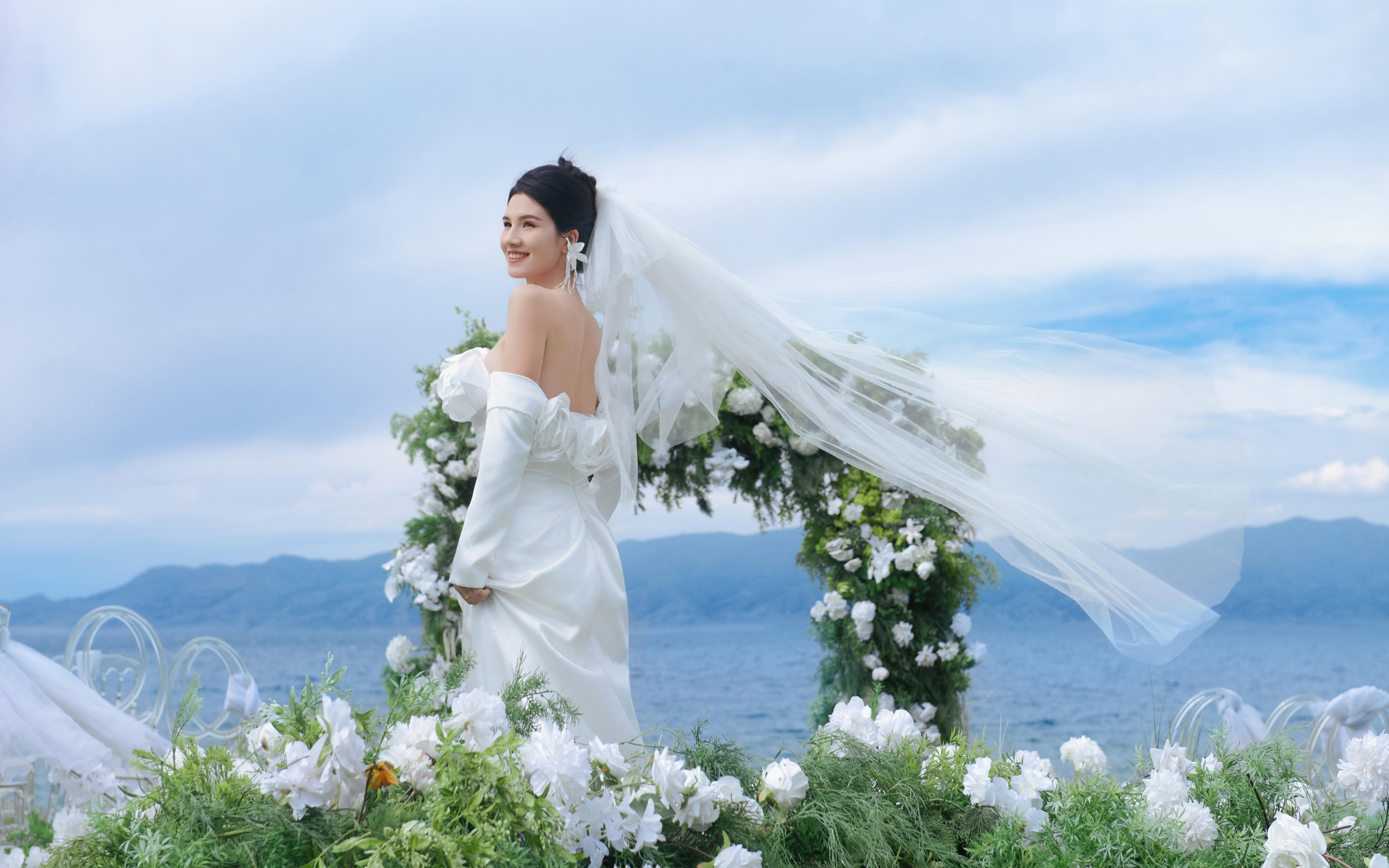 賽里木湖氛圍感婚紗照