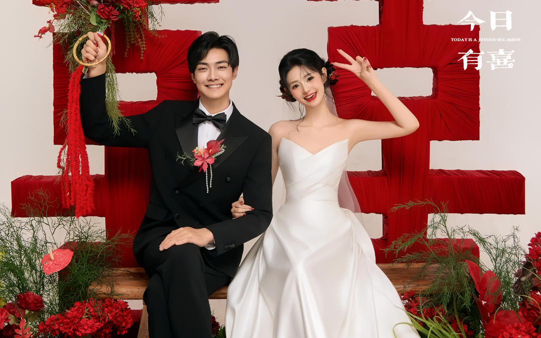 太00后了吧！松弛感满满的喜嫁婚纱照