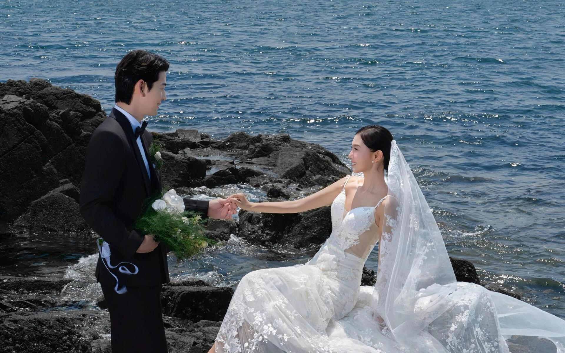 【海水和礁石的相互碰撞】