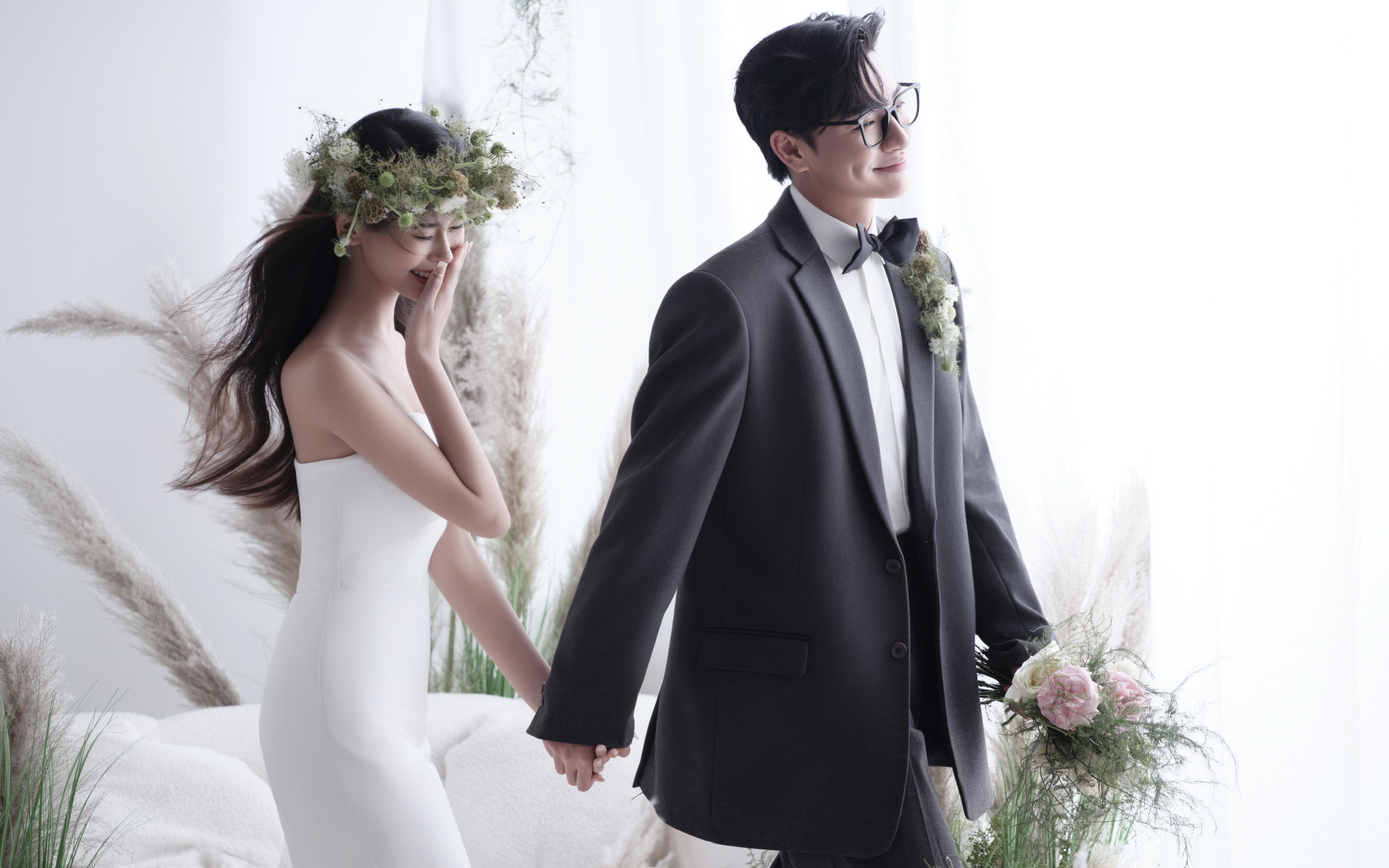 氧氣感爆棚的花環(huán)森系婚紗照??