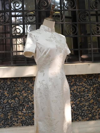白色漳绒缎旗袍