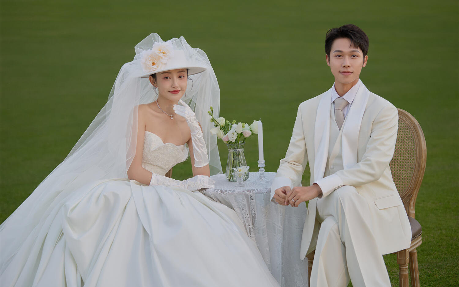 法式草坪婚纱照天花板
