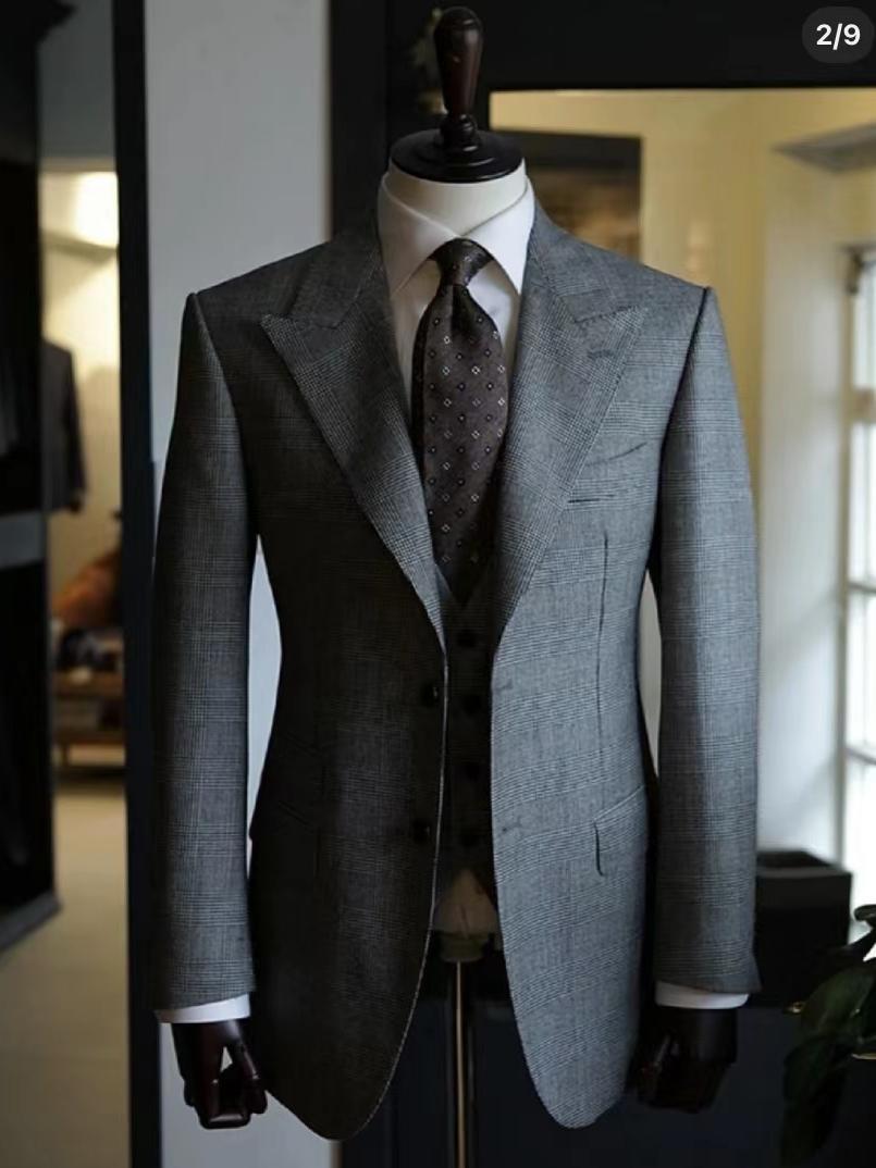 高级灰枪驳领羊毛西装
