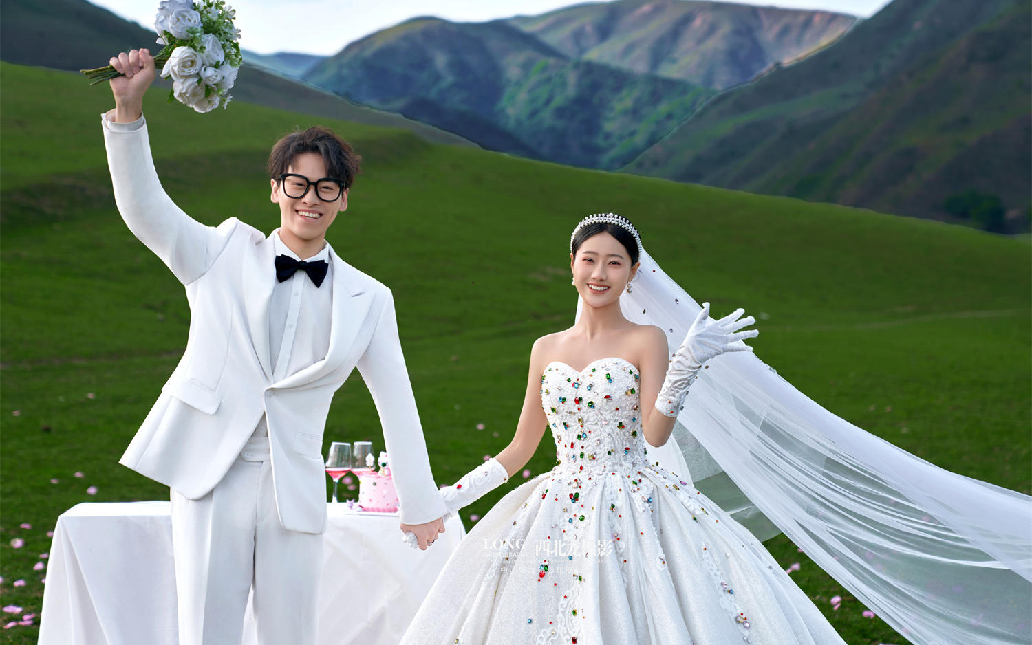 草坪婚纱照 | 浪漫也是婚纱照里的生命力💫