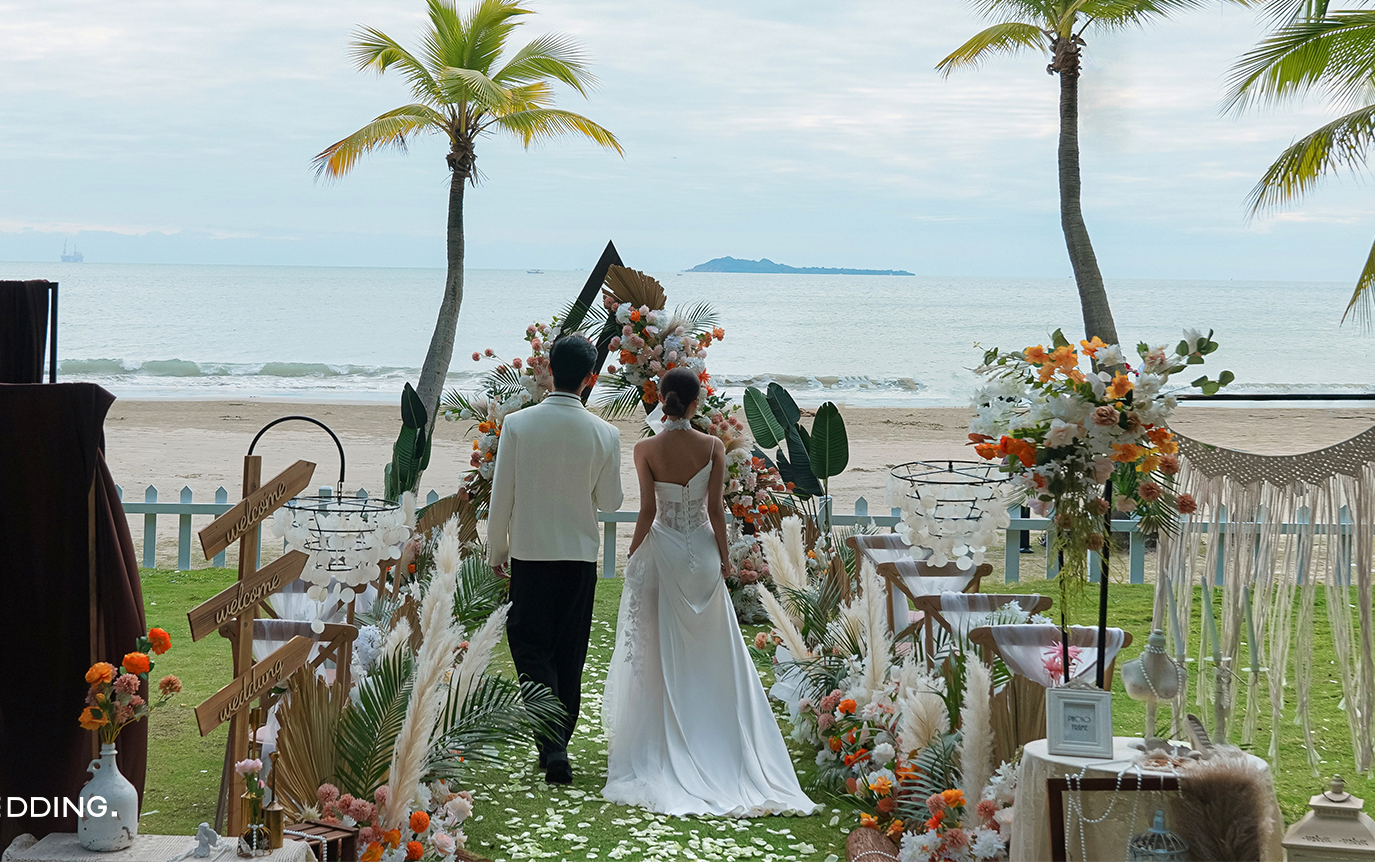 海邊的草坪婚禮也太浪漫了 | 三亞目的地婚禮