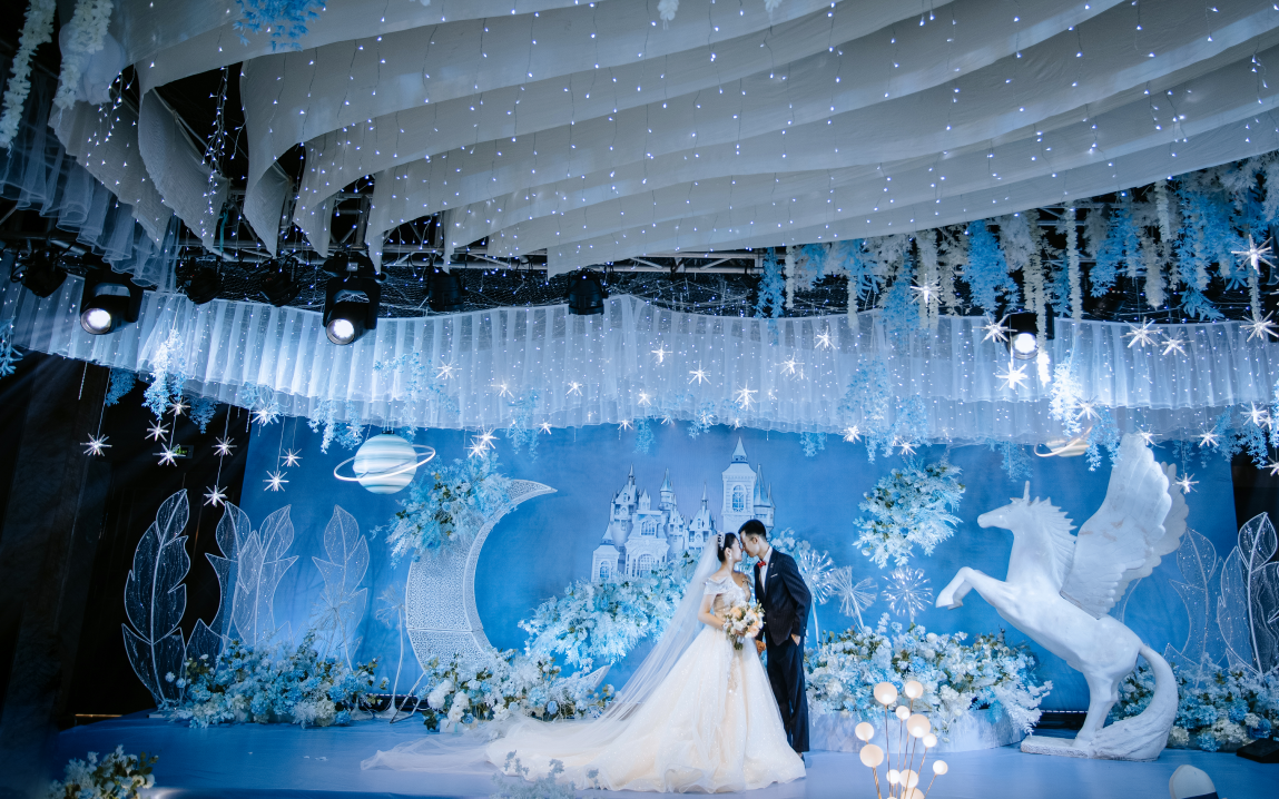 【巴黎婚纱.禧满鸿福富贵厅冰晶蓝全吊顶婚礼案例】