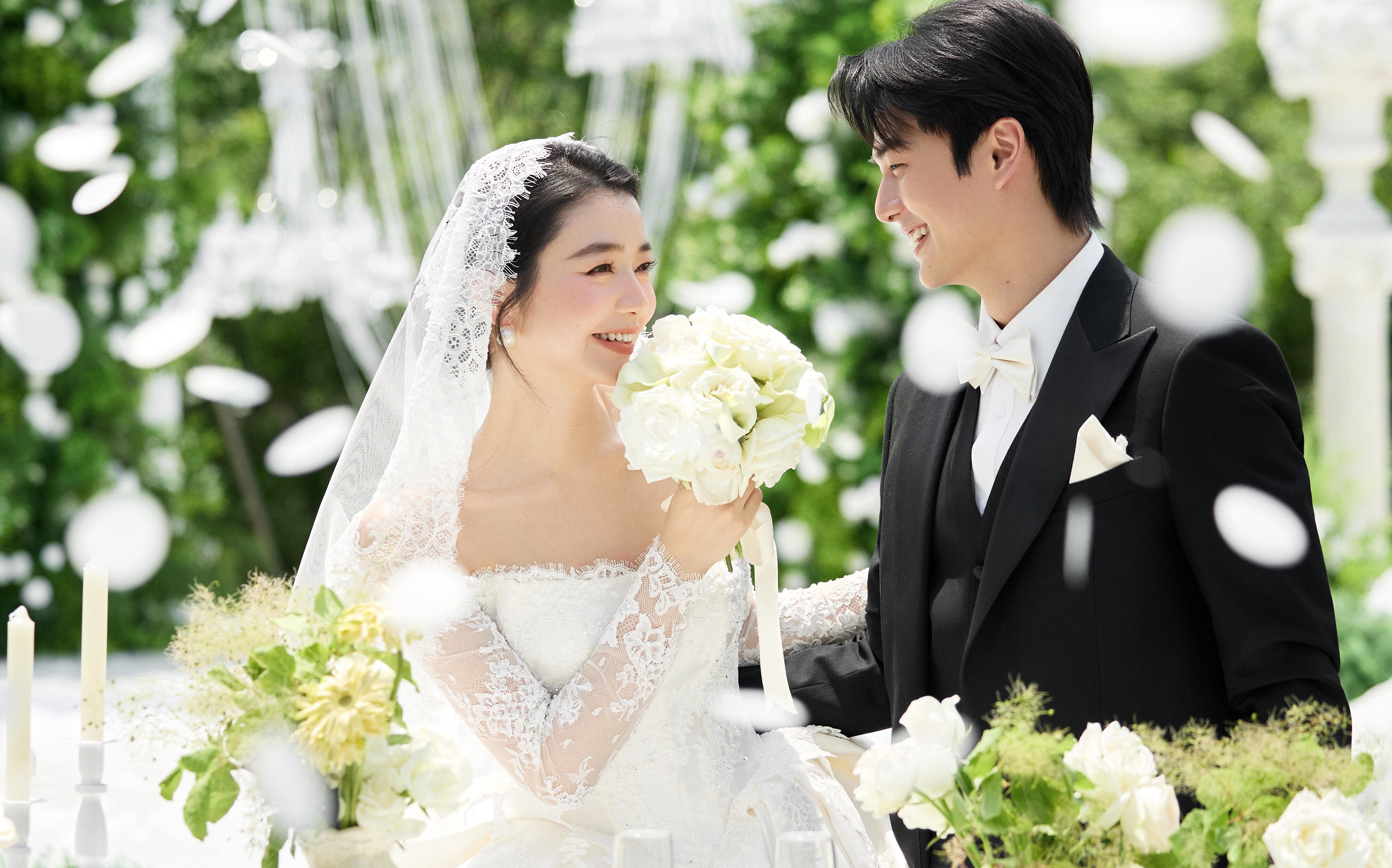 也是拍到了“八个人”的目的地婚礼婚纱照