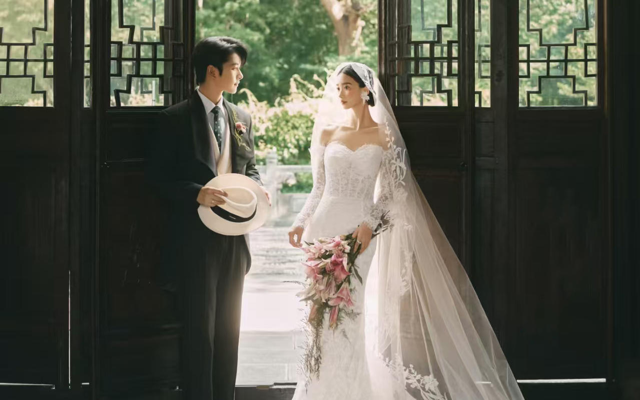 園林輕復(fù)古婚紗照