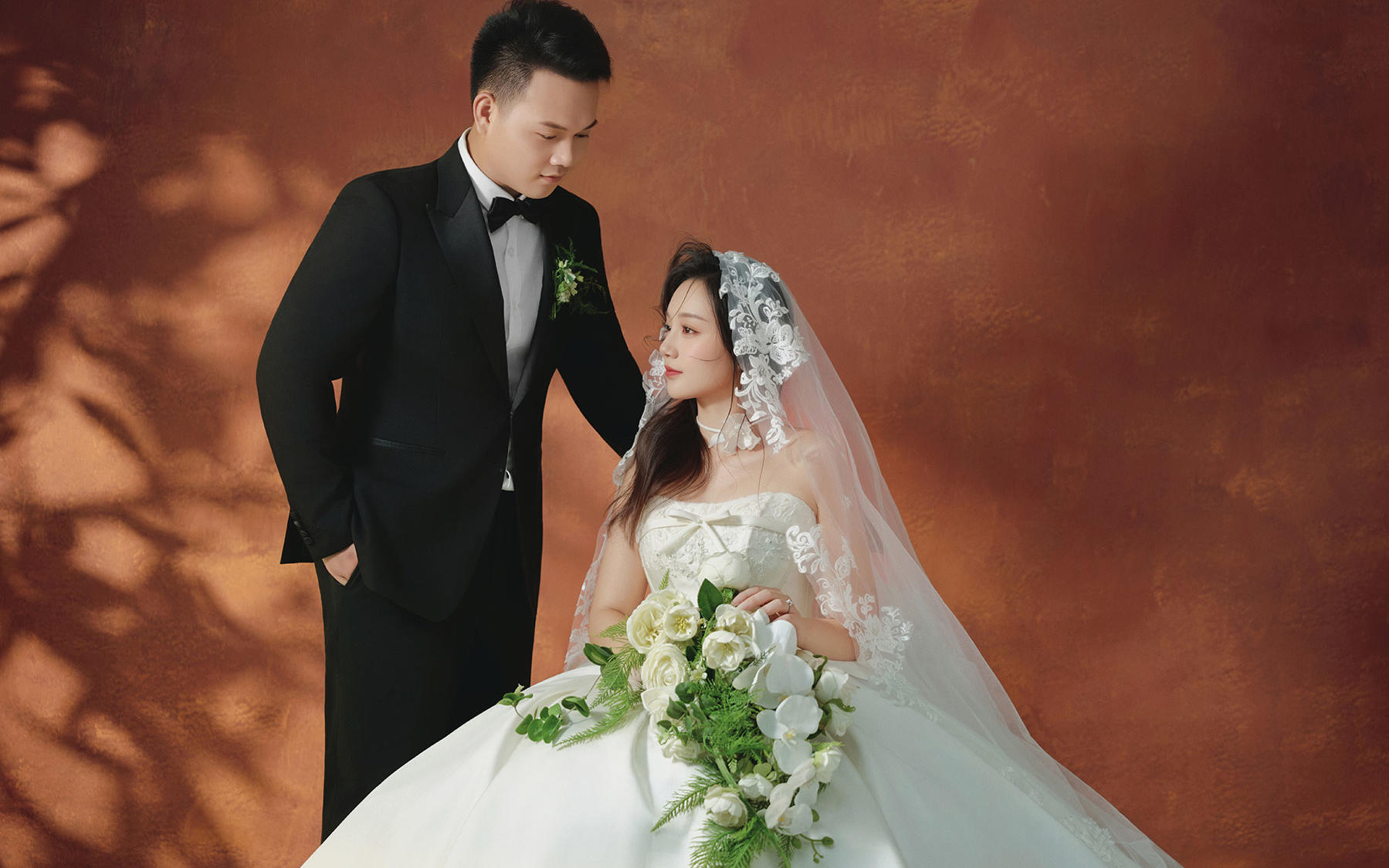 复古光影婚纱照～暖调里的缱绻默契