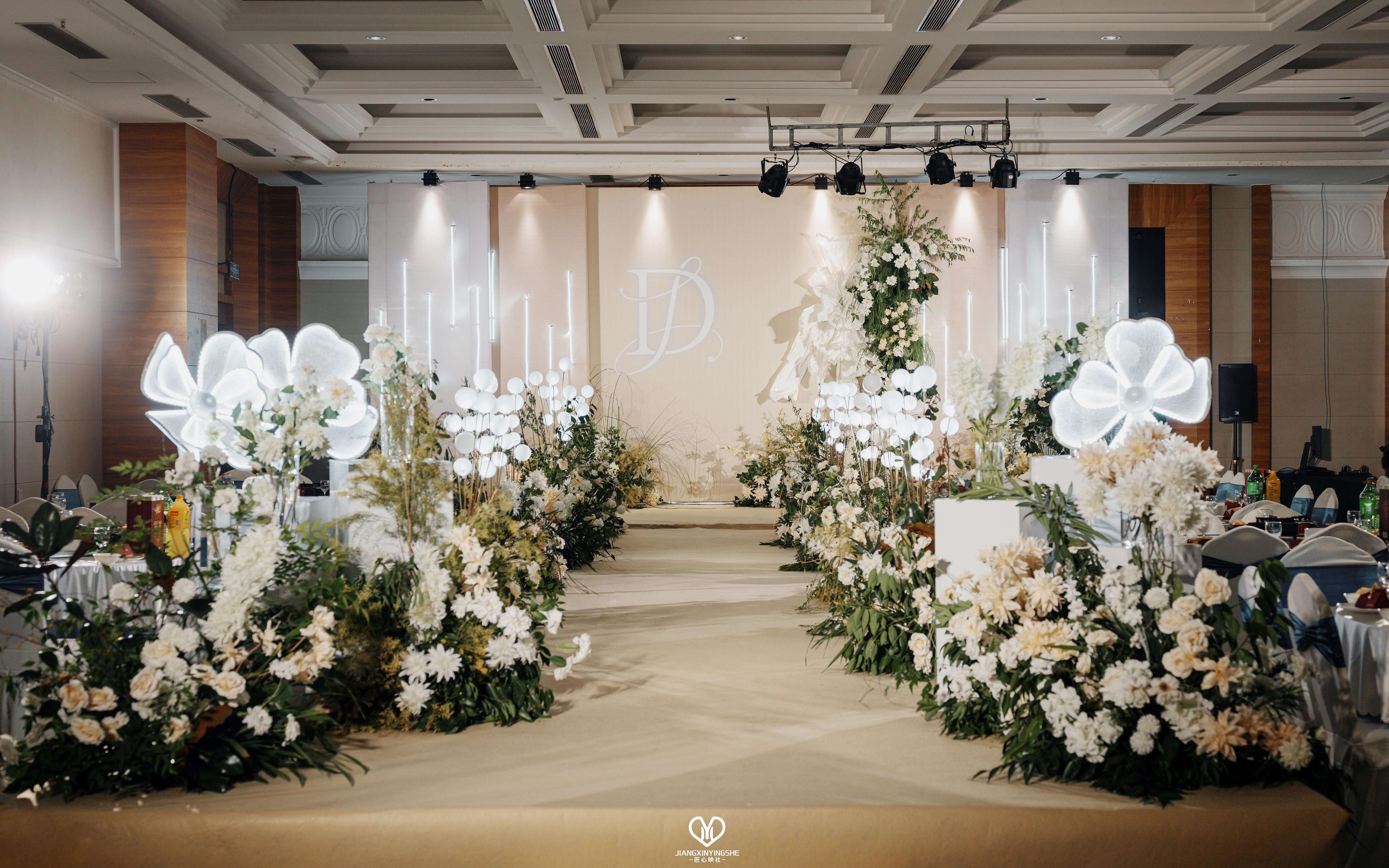 璀璨香槟梦境，秀场风雅婚礼盛宴