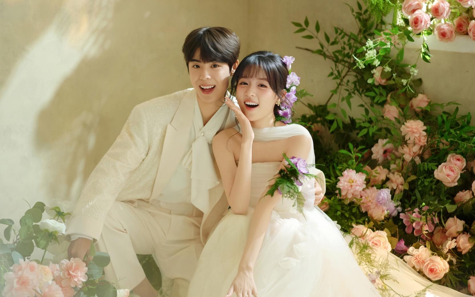 期待已久的蝴蝶公主婚紗照??這也太美了叭