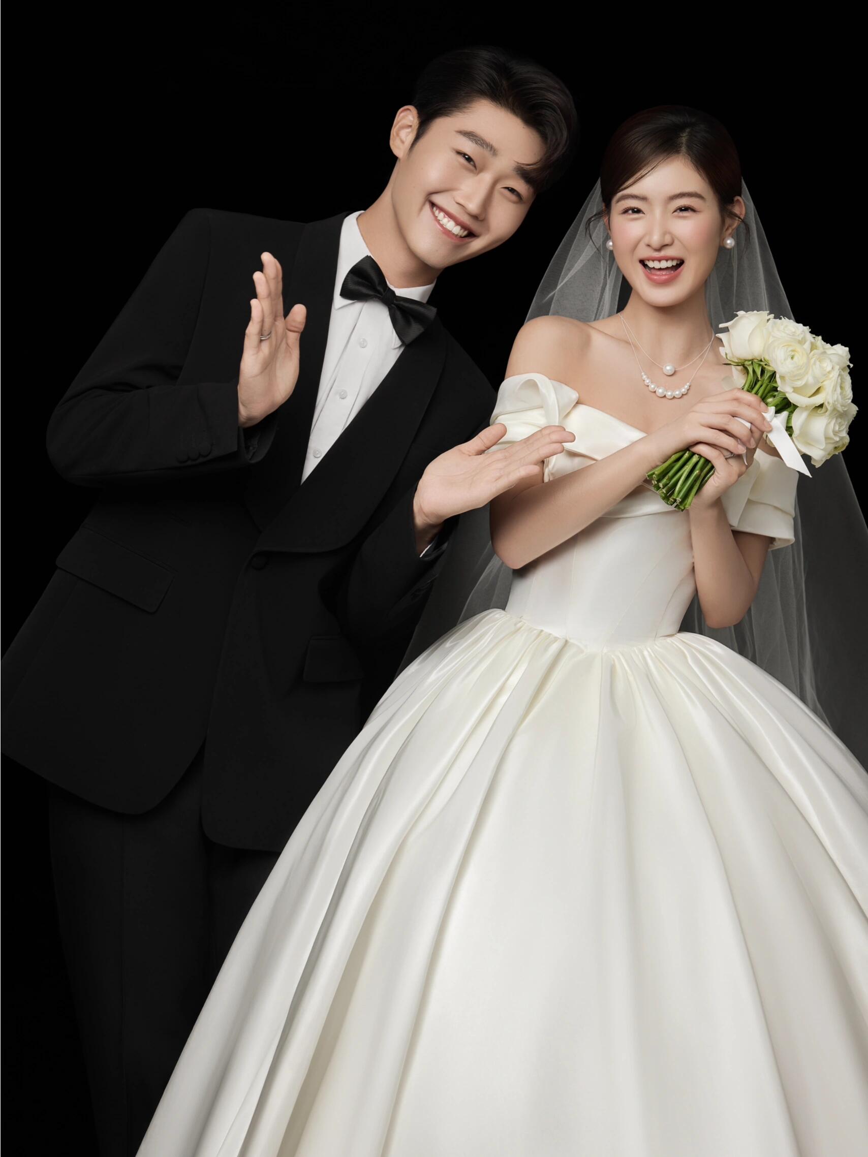 超简约的内景婚纱照