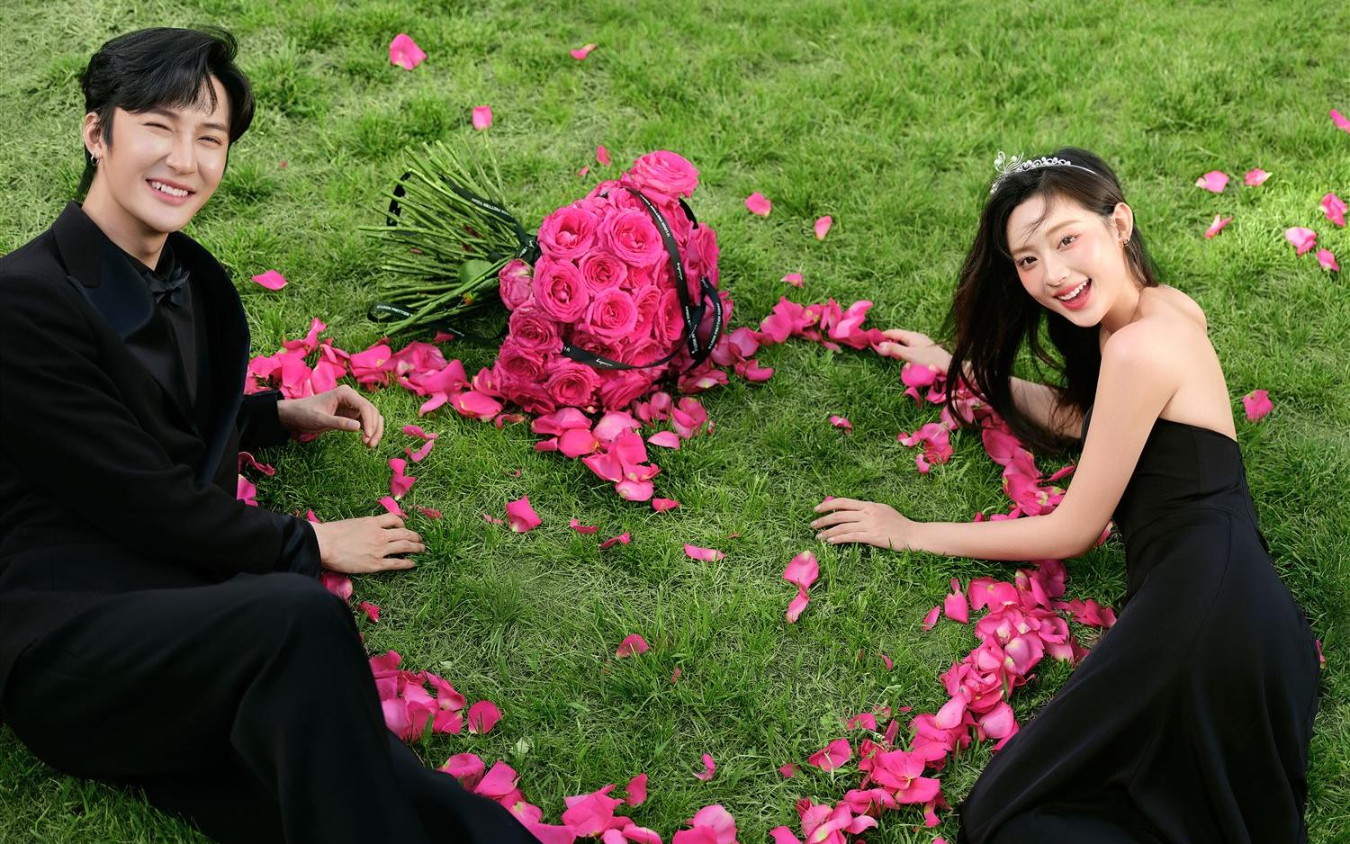黑粉CP锁死！这组草坪婚纱照的高级感溢出屏幕了 